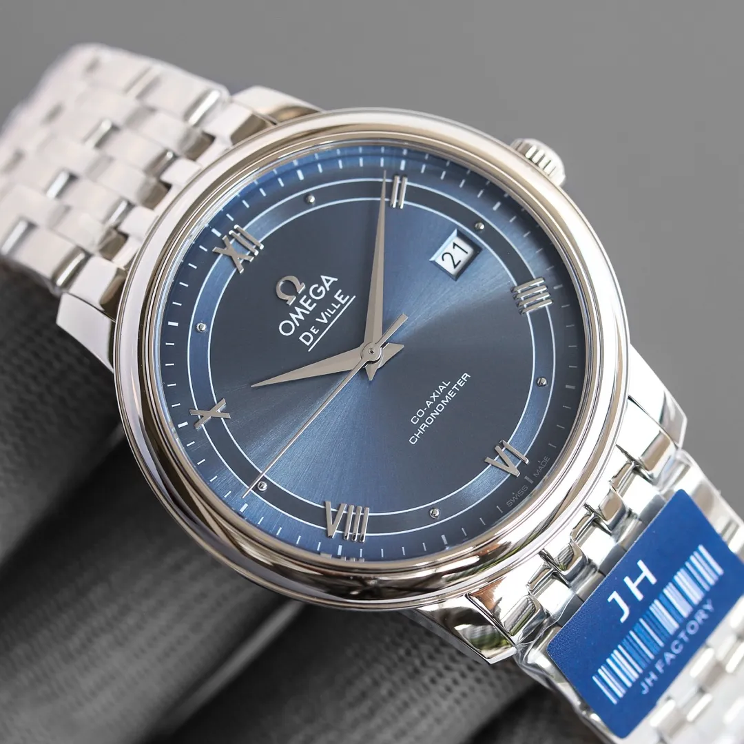 TW Taiwan Factory💰1720! Omega butterfly series watch. The elegant and slim appearance, combined with the simple and elegant design, captures every detail and perfectly interprets the classic charm of the original elegant business. [Details of the masterpiece] The size of the watch is 39.5 mm x 10 mm. The literal scales and hands all inherit the original craftsmanship. They are first polished and then rhodium-plated to ensure permanent luster and amazing temperament. [Details of the masterpiece] The Omega resistor LOGO on the plate is well-curved, and the edges are chamfered naturally. It seems small and exquisite, not worth mentioning, but in fact the craftsmanship is complicated and contains a lot of things. [Innovative move] Using the super stable Japanese 9015 movement, it truly achieves zero repairs.