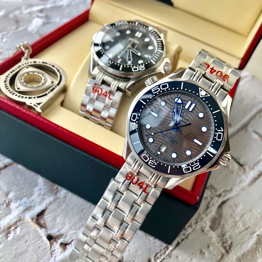 【High-end replica】💰1160! Omega Seamaster series ceramic rings are produced with strict and consistent details. 🇨🇳Original synchronization, the same size of 42mm, equipped with fully automatic imported machinery, can be installed with Citizen movements, and the mystery is optional. ✈️On the occasion of the 25th anniversary of the advent of diving watches, the new classic Seamaster series 300-meter diving watch was born against this background. This watch produced by Qiao Qiao really innovates and changes the brand's Haima series from the inside out.