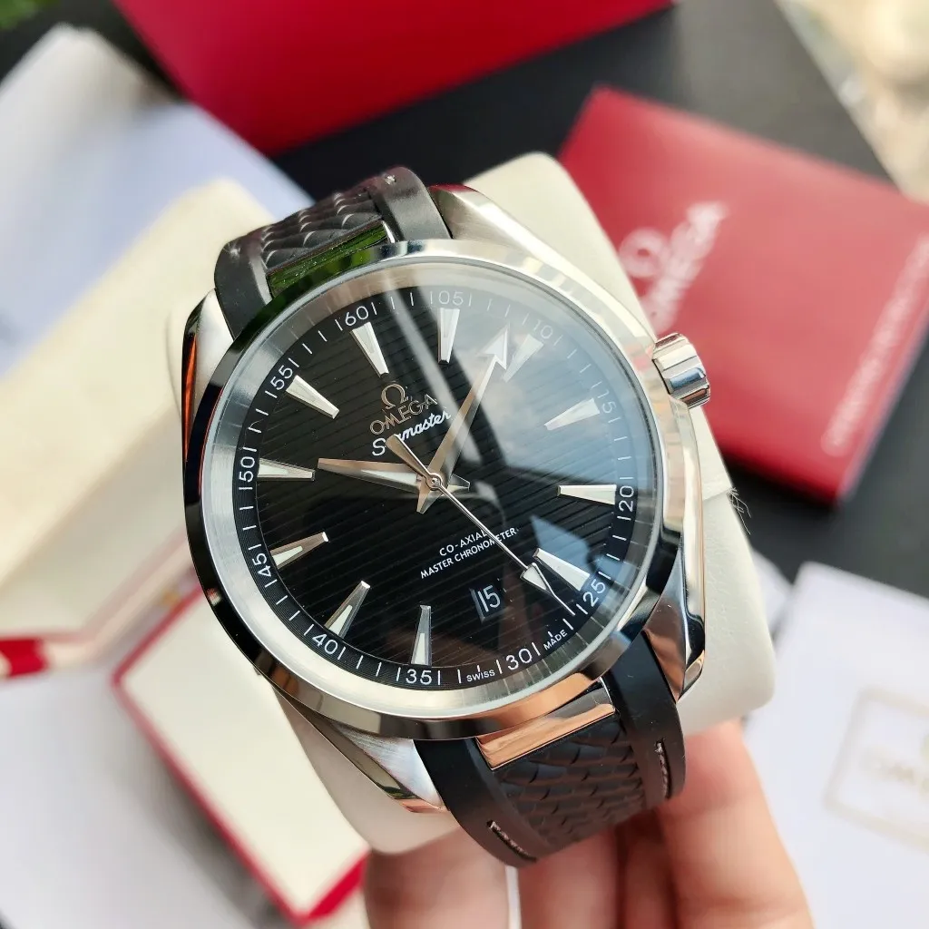 【Customized all-in-one machine】💰1720! Omega Seamaster 150-meter watch [Ocean charm, classic hot model] The classic and timeless design is very characteristic of the Omega brand [Movement] Equipped with the imported brand new Citizen 9015 all-in-one automatic mechanical movement, accurate travel time and long-lasting, highly recognized by watch friends [Case] 316L stainless steel case, modified and beautiful body, original consistent 41.5mm diameter, curved dial, depth waterproof to 200 meters [Bracelet] imported rubber strap Equipped with the original folding clasp of the same material, the details are synchronized with the original product ⚠️Please look for the exclusive quality produced by GD