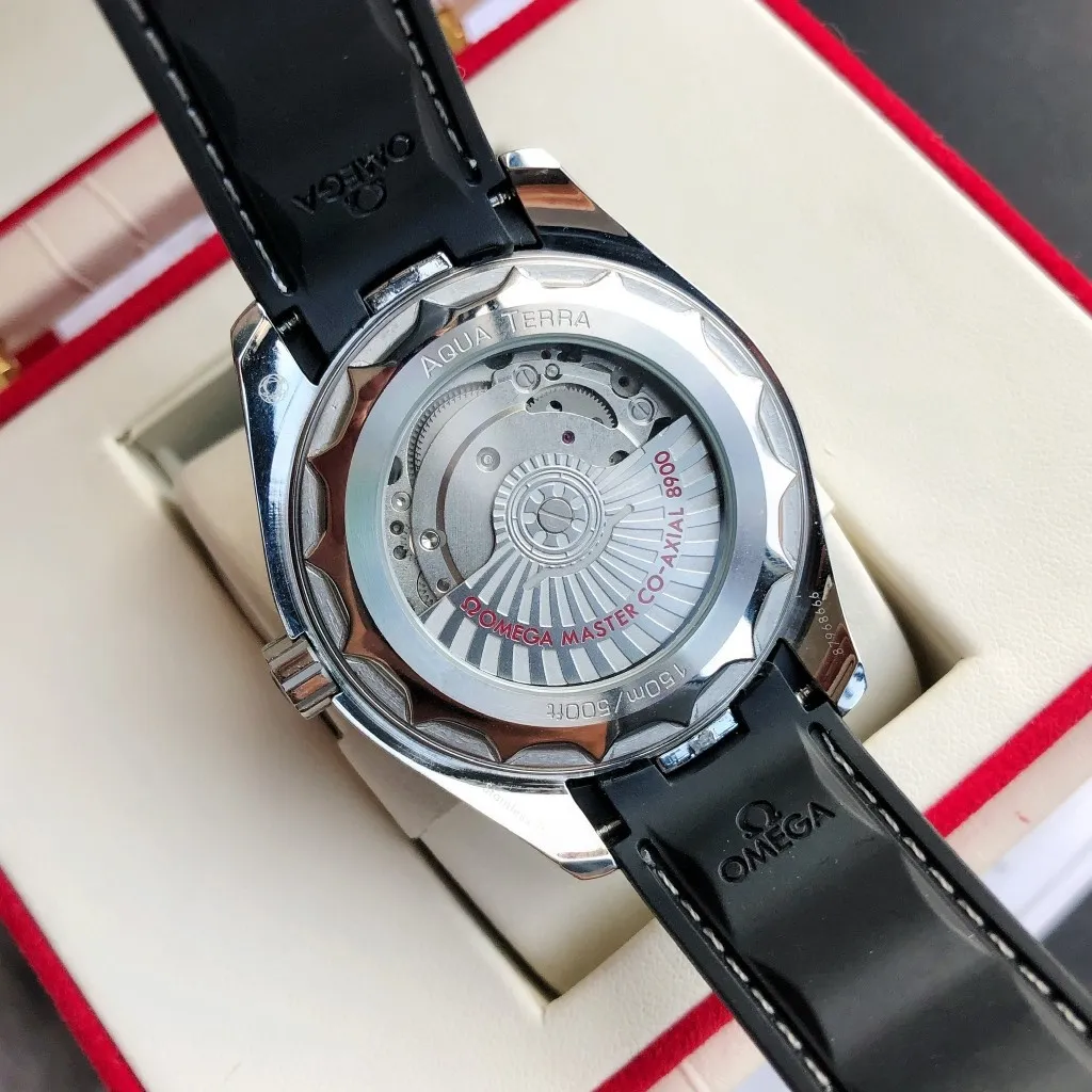 【Customized all-in-one machine】💰1720! Omega Seamaster 150-meter watch [Ocean charm, classic hot model] The classic and timeless design is very characteristic of the Omega brand [Movement] Equipped with the imported brand new Citizen 9015 all-in-one automatic mechanical movement, accurate travel time and long-lasting, highly recognized by watch friends [Case] 316L stainless steel case, modified and beautiful body, original consistent 41.5mm diameter, curved dial, depth waterproof to 200 meters [Bracelet] imported rubber strap Equipped with the original folding clasp of the same material, the details are synchronized with the original product ⚠️Please look for the exclusive quality produced by GD