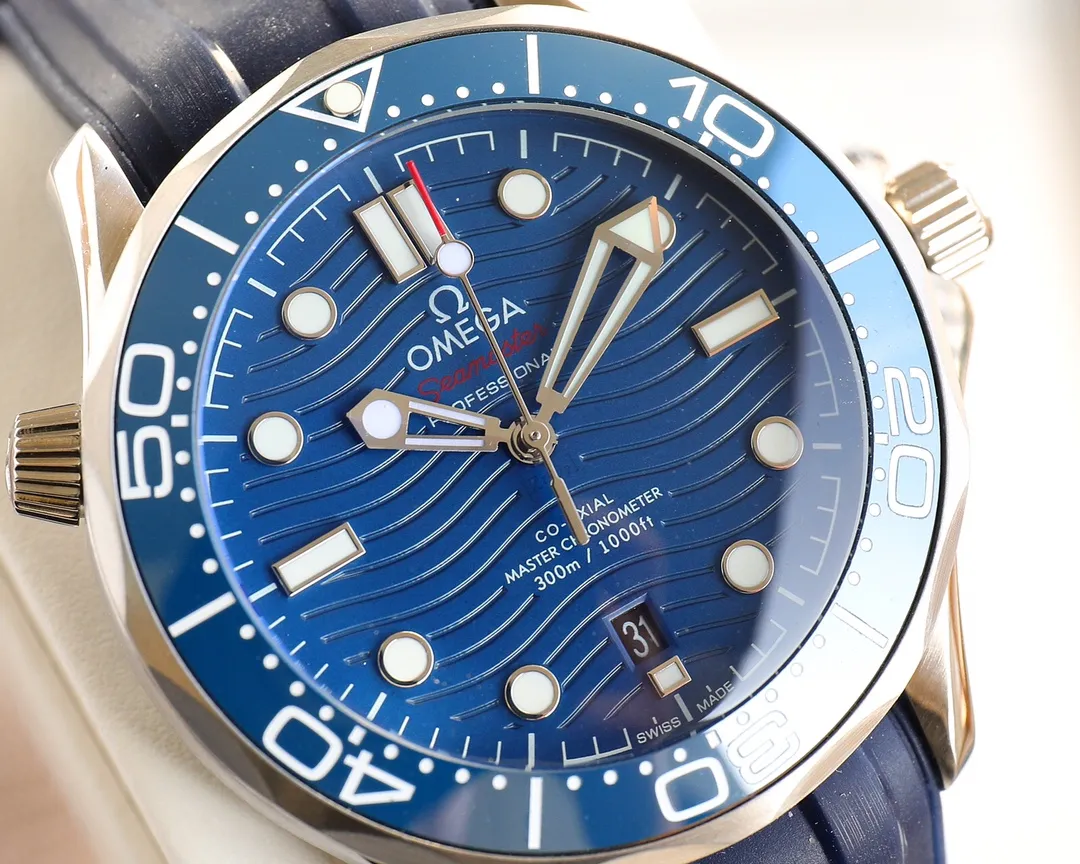 【High-end replica】💰1160! 【Customized all-in-one machine】💰1720! Omega Seamaster official synchronized upgrade in spring 2023‼ ️Highly recommended Omega Seamaster 300m diving watch with exclusive quality on the entire network [Movement] Equipped with Coaxial 8800, corrected movement 8800 restoration all-in-one machine [Buckle] The steel band adopts the original fine-tuning buckle [Glass] Wear-resistant and scratch-resistant sapphire mirror [Case] ​​Made of 316L stainless steel case, equipped with the only one-way rotating ceramic ring in its class, three degrees waterproof