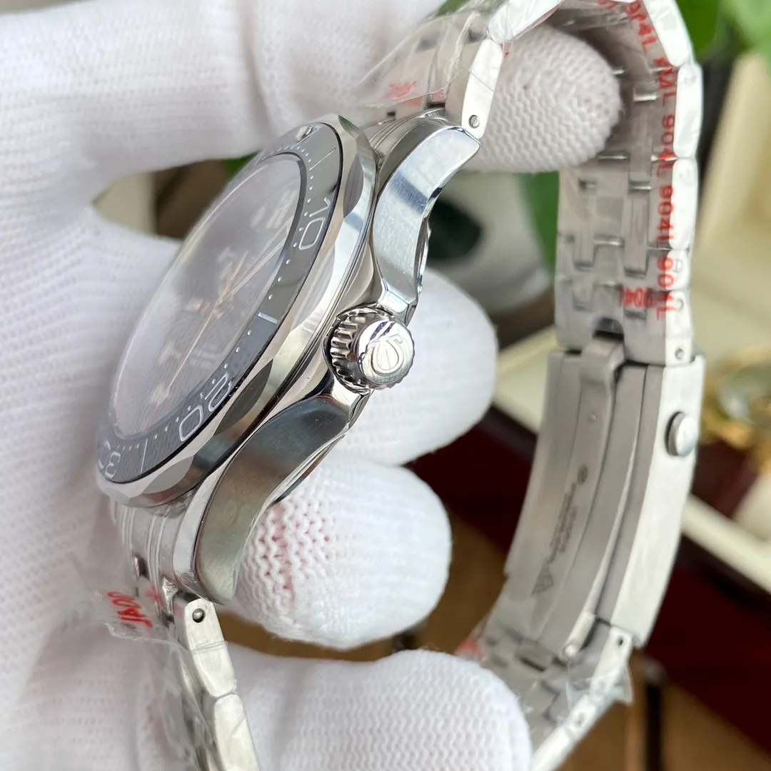 【Foreign trade import】💰1160! OMEGA-OMEGA🏅🏅 Type: Men's watch🎉🎉 Case: Top version 316 stainless steel L Strap: 316L stainless steel strap Movement: 8215 Citizen mechanical movement ⚙️ Mirror: High-end double-push Sapphire mirror glass Size: 40mm in diameter, 11mm thick ⭐"Original single molded pin buckle, ice blue luminous, steel belt buckle can be fine-tuned Calendar disk color official website synchronization ”⭐ 🍷Exquisite inheritance of real effects, quality guaranteed! ‼ ️The elegant style instantly enhances the charm of men and is a symbol of taste and noble life!