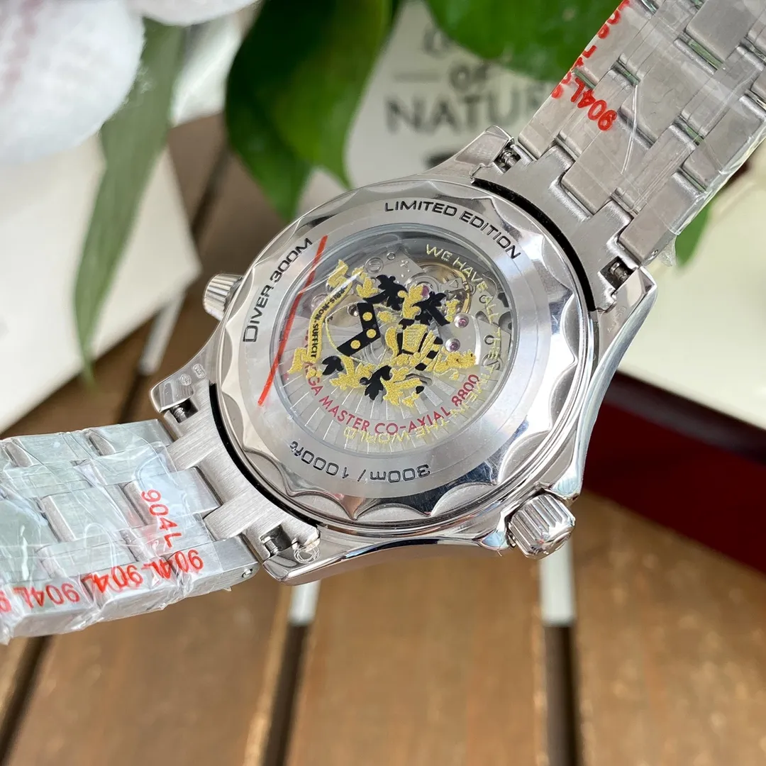 【Foreign trade import】💰1160! OMEGA-OMEGA🏅🏅 Type: Men's watch🎉🎉 Case: Top version 316 stainless steel L Strap: 316L stainless steel strap Movement: 8215 Citizen mechanical movement ⚙️ Mirror: High-end double-push Sapphire mirror glass Size: 40mm in diameter, 11mm thick ⭐"Original single molded pin buckle, ice blue luminous, steel belt buckle can be fine-tuned Calendar disk color official website synchronization ”⭐ 🍷Exquisite inheritance of real effects, quality guaranteed! ‼ ️The elegant style instantly enhances the charm of men and is a symbol of taste and noble life!