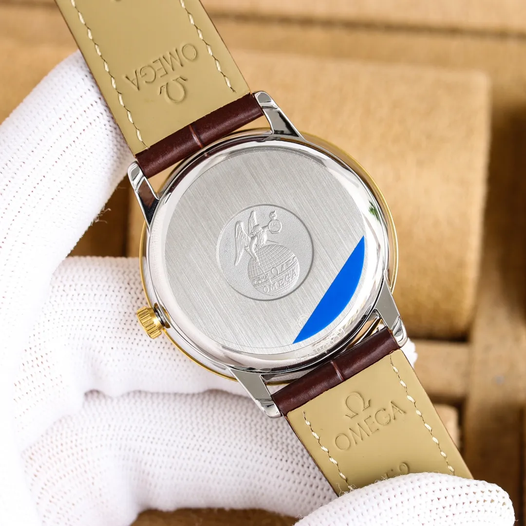 【Customized all-in-one machine】💰1720! Omega-De Ville Series-Couple Watches! Genuine mold opening from Taiwan factory, 👏The lettering is the same as the original product with sun pattern, and the curved glass is upgraded to high-definition arched double sapphire glass (clearer display, anti-scratch) 👏The back of the steel belt also has the original laser product batch number! It took 9 months to make many corrections and upgrades to create a 1:1 shell model, striving for perfection! The diameter of men's wear is 39.5mm, and the diameter of women's wear is 32.7mm👏! The style adopts imported 9015 all-in-one mechanical movement, which vibrates 28,800 times per hour, and has zero-repair® quality. The style is paired with an Italian cowhide/stainless steel strap to make the wrist more comfortable and comfortable🗣The strap body/buckle is engraved with the classic "OMEGA" logo, which is generous and classy. Real shot🔰Please pay attention to the details!