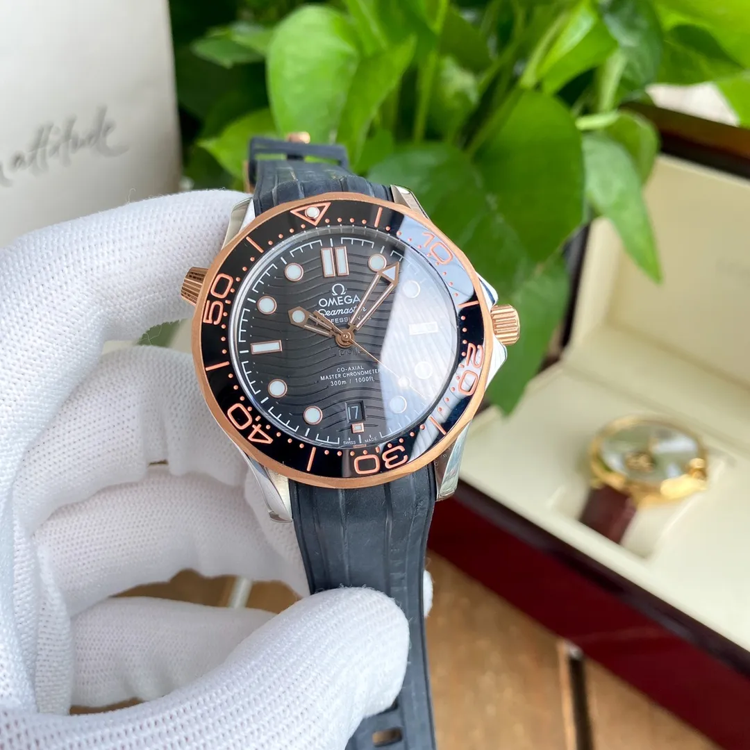 【Foreign trade import】💰1160! OMEGA-OMEGA🏅🏅 Type: Men's watch 🎉🎉 Case: Top version 316 stainless steel L Strap: Natural rubber waterproof tape Movement: 8215 Citizen mechanical movement ⚙️ Mirror: High-end double-pushed sapphire mirror glass Size: 40mm in diameter and 11mm thick ⭐"Original single molded pin buckle Ice blue luminous Steel strap buckle can be fine-tuned Calendar disk color official website synchronization ”⭐ 🍷Exquisite inheritance of real effects, quality guaranteed! ‼ ️The elegant style instantly enhances the charm of men and is a symbol of taste and noble life!