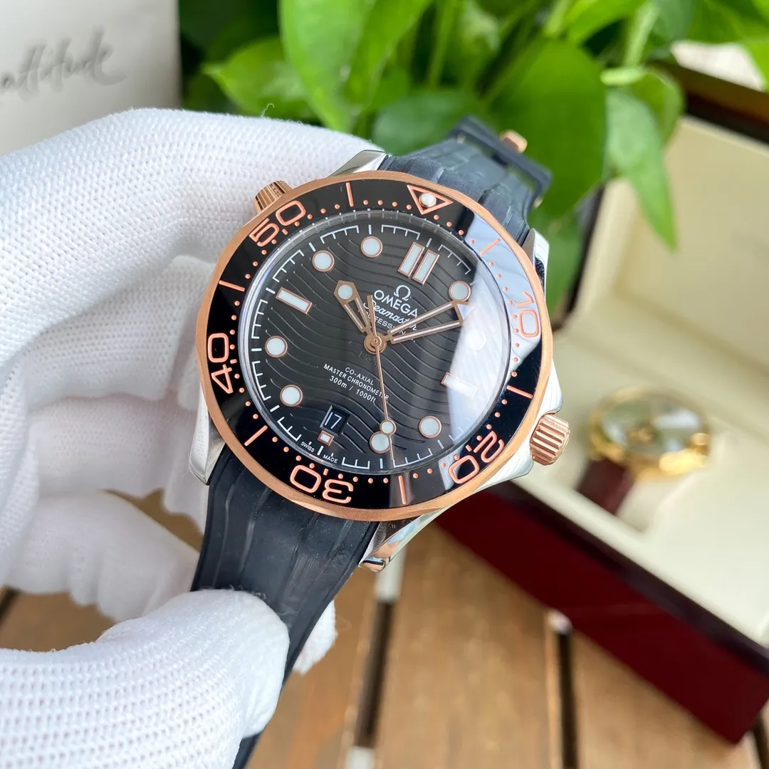 【Foreign trade import】💰1160! OMEGA-OMEGA🏅🏅 Type: Men's watch 🎉🎉 Case: Top version 316 stainless steel L Strap: Natural rubber waterproof tape Movement: 8215 Citizen mechanical movement ⚙️ Mirror: High-end double-pushed sapphire mirror glass Size: 40mm in diameter and 11mm thick ⭐"Original single molded pin buckle Ice blue luminous Steel strap buckle can be fine-tuned Calendar disk color official website synchronization ”⭐ 🍷Exquisite inheritance of real effects, quality guaranteed! ‼ ️The elegant style instantly enhances the charm of men and is a symbol of taste and noble life!