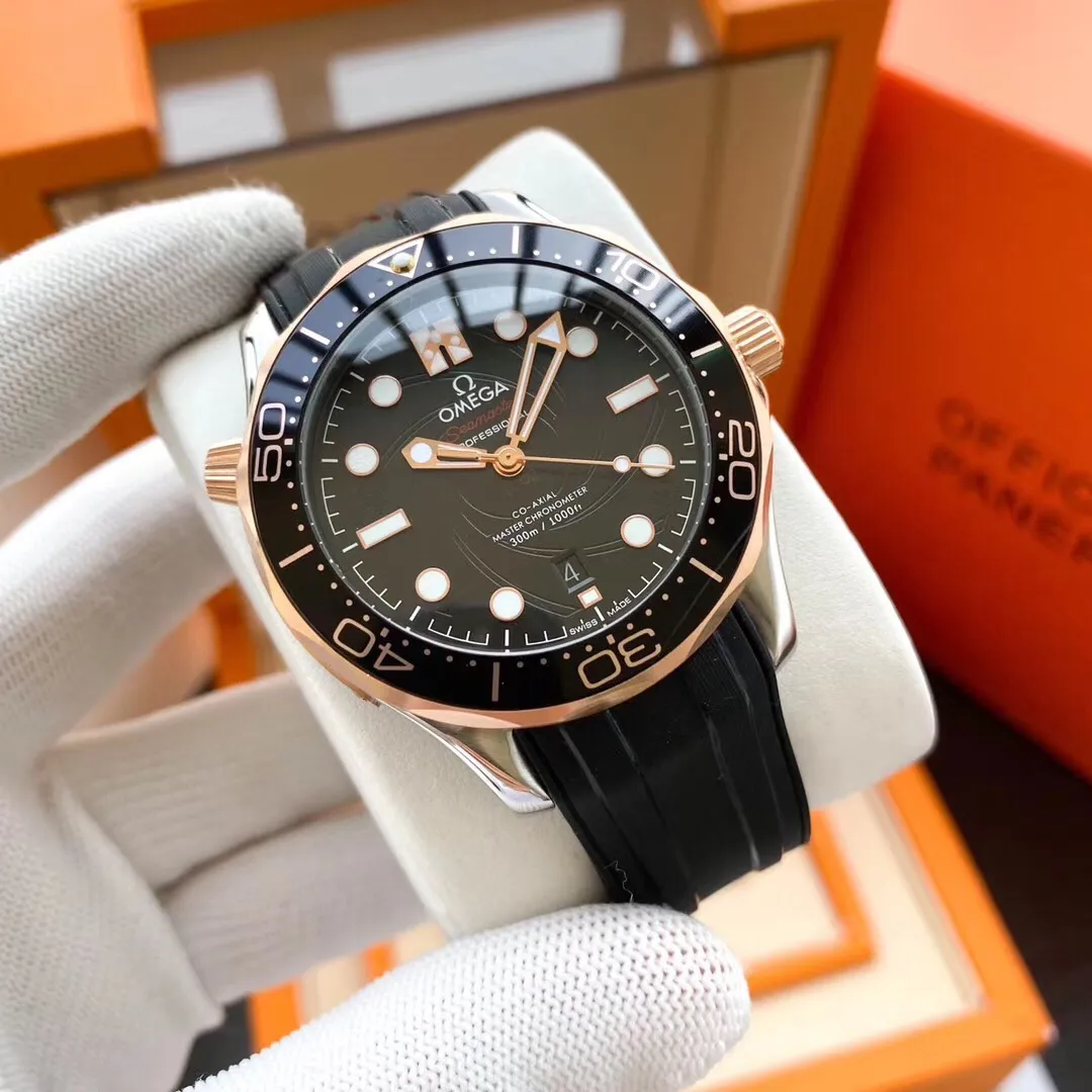 【Foreign trade import】💰1260! Omega - the most popular model of the year - Seamaster 300m Diving Watch James Bond - On Her Majesty's Secret Service, the literal 12 o'clock and 10 o'clock positions are synchronized and original ⚠️The left side of the case is the same as the original "007" exclusive metal sheet ⚠️The buckle LOGO is synchronized and original, different from the Seamaster 300m ⚠️Exclusive printing on the bottom cover glass ⚠️The only synchronized original details in its class The only synchronized original details in the market, built-in fully automatic mechanical 8800 movement. Size 42nm🔥Top quality products are constantly produced🔥