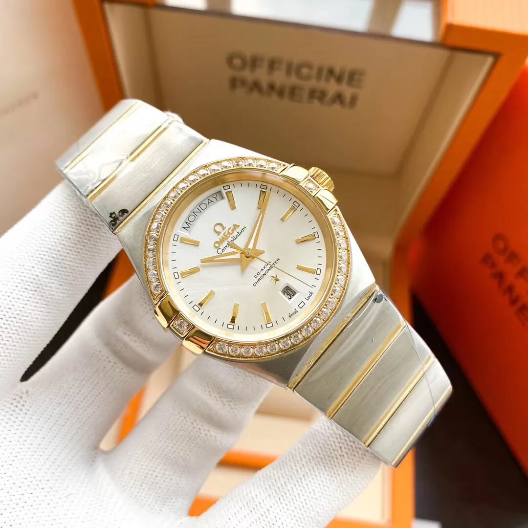 【Foreign trade import】💰1280! Omega -Omega)‼ ️Constellation series automatic mechanical men's watch with a diameter of 38mm. The week calendar watch is equipped with a new customized imported fully automatic movement with a day calendar display and instant jump function. The calendar window and day window are located at 6 o'clock and 12 o'clock respectively. The frosted case of the watch has polished claws, and the Roman numeral hour markers on the frosted bezel are inlaid with brilliant-cut diamonds, which are dazzling. Top-quality products are constantly produced🔥