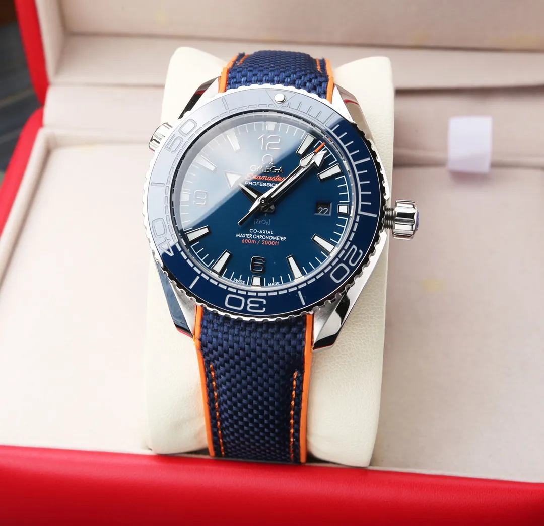 【High-end replica】💰1240! 【Customized all-in-one machine】💰1720! Omega-Seamaster 600m series! The new Omega Seamaster 600-meter diving watch is the most popular watch recently and its popularity is so high🔥🔥🔥 In terms of case workmanship, it has been upgraded to a higher level. The case is alternately brushed and polished, and the sides of the case are brushed to form a light and dark effect (the "twisted lugs" formed by the combination of brushing and polishing are a major feature of Omega), making it rich in texture. 💙We are committed to configuring tapes that are comparable to the workmanship of major manufacturers. The official website synchronizes the ice blue night light with super strong, special ceramic ring mouth, size 43MM, equipped with original Citizen new machine, creating a high-quality series with zero repair.