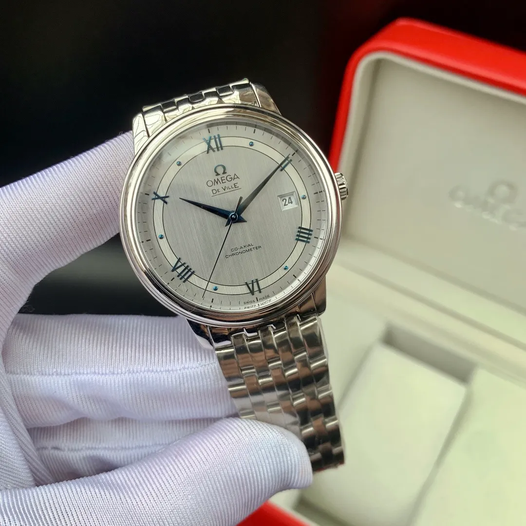 【High-end replica】💰1160! 【Customized all-in-one machine】💰1640! Omega's new arrival🔥🔥As a star hot-selling product✨✨basic model, the Diefei series⌚️⌚️ is favored by consumers with its classic and elegant design, and it is also the first choice for business! Reasons for recommendation: [Design]: This is the basic model of the Diefei series. It has an all-stainless steel case with the same brushed dial. The three hands are matched with the classic design of the 3⃣️ dot calendar window. The bottom cover is also engraved with the "God of Time" (a super primitive god from ancient Greek mythology, interpreting Omega's unique romantic meaning of time). A variety of dial elements are optional, and the steel skin is perfectly replaced. The simple atmosphere is suitable for different occasions, and the overall style is more youthful and energetic! [Configuration]: It adopts the imported Citizen 8215🇯🇵/9015 all-in-one movement, which has zero faults and more accurate travel time. The sapphire glass mirror is scratch-resistant and wear-resistant, the crown is polished to a perfect arc, and the brand logo "Ω" is clearly visible. [Size]: 39.5mmx11mm The overall appearance is elegant and gorgeous. Its style is suitable for formal wear, simplicity, fashion, literature and art, leisure, etc. It is the best choice for daily commuting and business negotiations! Welcome to order, make sure the quality🥂Worry-free after-sales🌹🌹