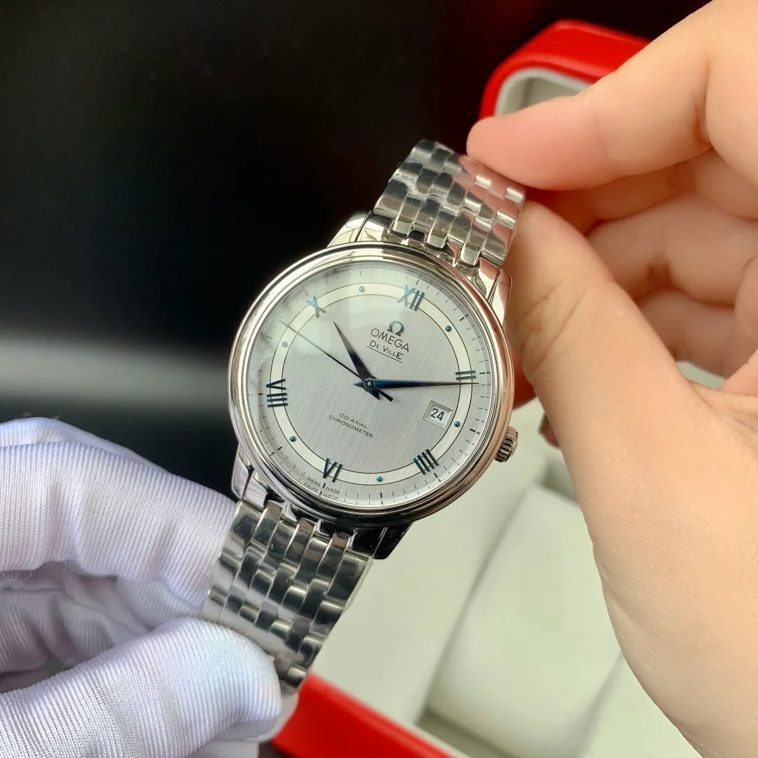 【High-end replica】💰1160! 【Customized all-in-one machine】💰1640! Omega's new arrival🔥🔥As a star hot-selling product✨✨basic model, the Diefei series⌚️⌚️ is favored by consumers with its classic and elegant design, and it is also the first choice for business! Reasons for recommendation: [Design]: This is the basic model of the Diefei series. It has an all-stainless steel case with the same brushed dial. The three hands are matched with the classic design of the 3⃣️ dot calendar window. The bottom cover is also engraved with the "God of Time" (a super primitive god from ancient Greek mythology, interpreting Omega's unique romantic meaning of time). A variety of dial elements are optional, and the steel skin is perfectly replaced. The simple atmosphere is suitable for different occasions, and the overall style is more youthful and energetic! [Configuration]: It adopts the imported Citizen 8215🇯🇵/9015 all-in-one movement, which has zero faults and more accurate travel time. The sapphire glass mirror is scratch-resistant and wear-resistant, the crown is polished to a perfect arc, and the brand logo "Ω" is clearly visible. [Size]: 39.5mmx11mm The overall appearance is elegant and gorgeous. Its style is suitable for formal wear, simplicity, fashion, literature and art, leisure, etc. It is the best choice for daily commuting and business negotiations! Welcome to order, make sure the quality🥂Worry-free after-sales🌹🌹
