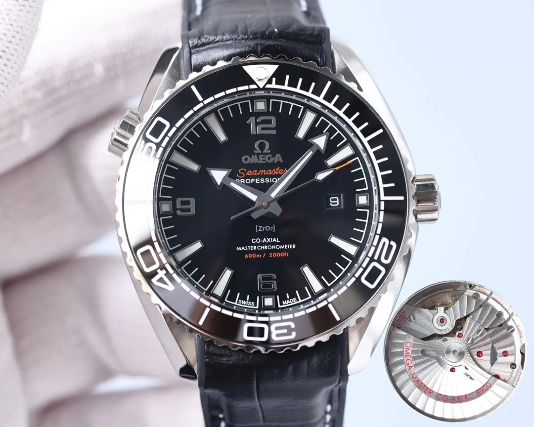 Omega Planet Ocean 600 meters, the entire series of watches once again reaches the top! Five codes in one, warranty card, diamond card, observatory certification card, hang tag, etc. Exclusive number 87895505, exclusive quality, exclusive packaging. In 2021, the official website strongly recommends the exclusive quality of the Seamaster series 600-meter diving watch. [Model] 215.32.44.21.01.001 [Movement] Equipped with 8900/8906 automatic mechanical movement, original see-through design, corrected movement, accurate running time, strong practicality, 100% waterproof [Glass] With arched wear-resistant glass, diameter 43.5mm, thickness 15.5mm [Case] Made of 316L stainless steel, post-processed and polished, equipped with the only original ceramic ring in its class with an original one-way rotating timing ring. [Watch strap] Belt/tape/steel strap, buckle steel strap 316L fine steel brushed and polished, Italian imported cowhide with imported frog glue, steel strap with same-level original Omega stretch buckle, same-level value, please certify exclusive details, exclusive quality code is 87895505 Authentic copy-Reprint🔥Top product, high quality products constantly🔥
