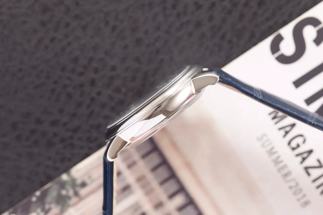 【Foreign Trade Import】💰1720! Omega Butterfly Series 424.13.40.20.02.001 watch. The elegant and slim appearance, combined with the simple and elegant design, captures every detail and perfectly interprets the classic charm of the original elegant business. 1⃣️[Details of the masterpiece] The size of the watch is 39.5 mm x 10 mm. The literal scales and hands all inherit the original craftsmanship. They are first polished and then rhodium-plated to ensure permanent luster and amazing temperament. 2⃣️[Details of the masterpiece] The Omega resistor LOGO on the plate is properly curved, and the edges are chamfered naturally. It seems small and exquisite, not worth mentioning, but in fact the craftsmanship is complicated and contains a lot of things. 3⃣️【Innovation】Using the super stable Japanese Miyota 9015 movement, truly achieving zero repairs. 4⃣️【Five codes in one】Bottom cover, warranty card, and tag are all combined into one, realizing one card, one number!