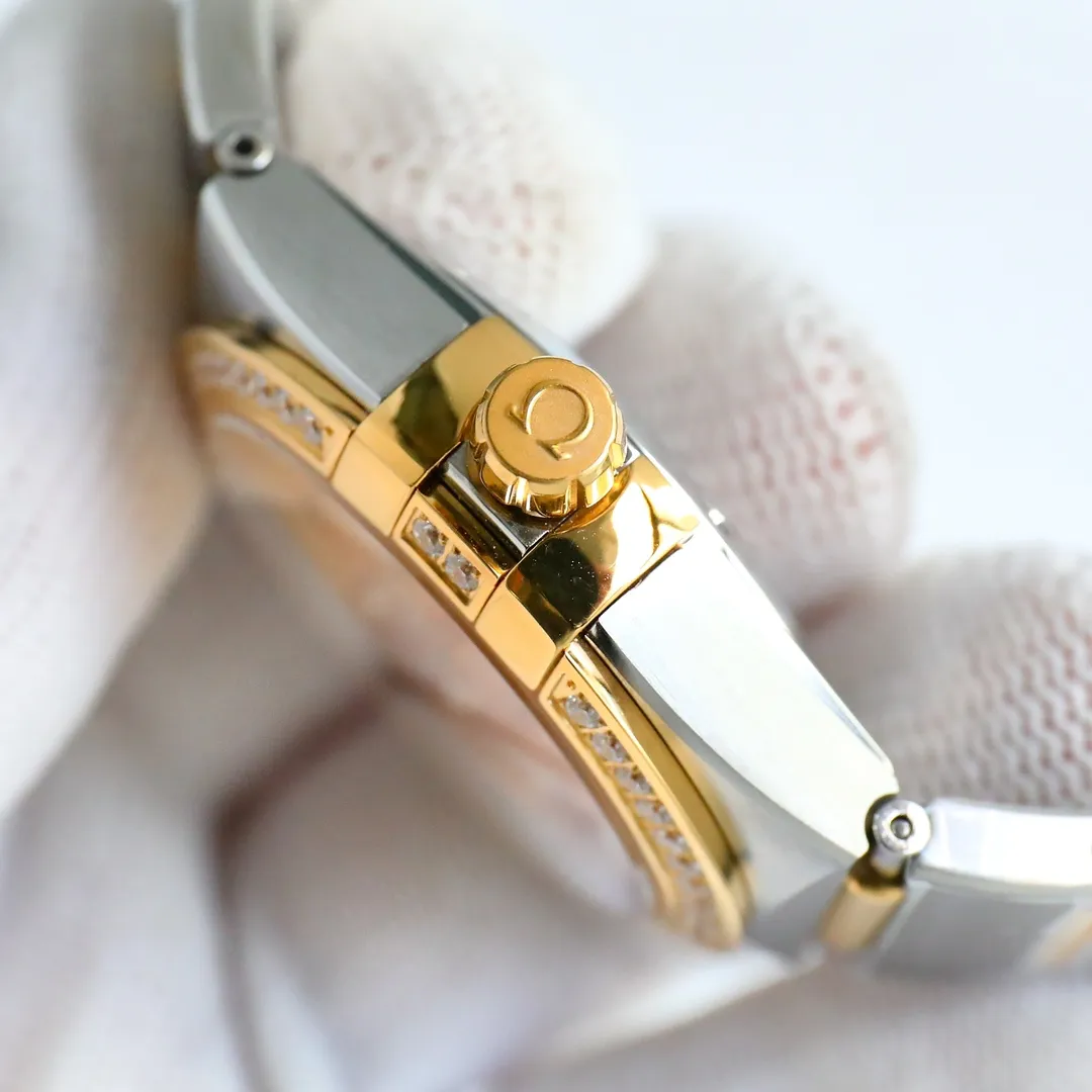 The new 39 size Omega Constellation Series CM2 "The highest version on the market, original mold opening" is extraordinary in the name of classic. The 39mm Omega fifth-generation Constellation series men's watch perfectly displays the unique charm of the Constellation series. The sun-patterned dial and classic “claw” design have an extraordinary texture that is timeless and charming. The Roman numeral scales engraved on the bezel, the hands, constellation logo and hour scales made of 18K gold make the watch full of noble temperament. The performance of the black balance wheel of the 8800 movement is more stable. A watch suitable for formal occasions can allow you to easily cope with the workplace, socialize, and match with formal attire and leisure to show your masculine charm! "The high version has a unique and unique milestone, which allows you to distinguish it from other factory versions in the following five points", 1. The sunray pattern dial scale bar nail tail drawing process is consistent with the original product, other factory versions do not have or are not obvious, 2. Stick-shaped hour markers The middle part of the needle tail is brushed, which is the same as the original product. It is self-evidently difficult. Other factory versions do not have it. 3. The half-moon section below the 6.12 digit of the case and the connection between the strap and the original product have the same effect as the original product. It is very challenging. The case The straps have also been treated with A-level anti-fingerprint processing. Other factory versions have inconsistent cross-sections and strap connections with genuine products and do not have anti-fingerprint processing. 4. The position of the steel strap buckle can be adjusted telescopically. The S point is normal and the L point is extended. It is synchronized with the genuine product and is the only one. One company, bringing you a better and more comfortable wearing experience, 5. The market's first silk-forged embossed surface technology, striving to use genuine products as the benchmark, it took 18 months to overcome difficulties, just to present a more authentic and attractive watch, making playing with watches a pleasure!
