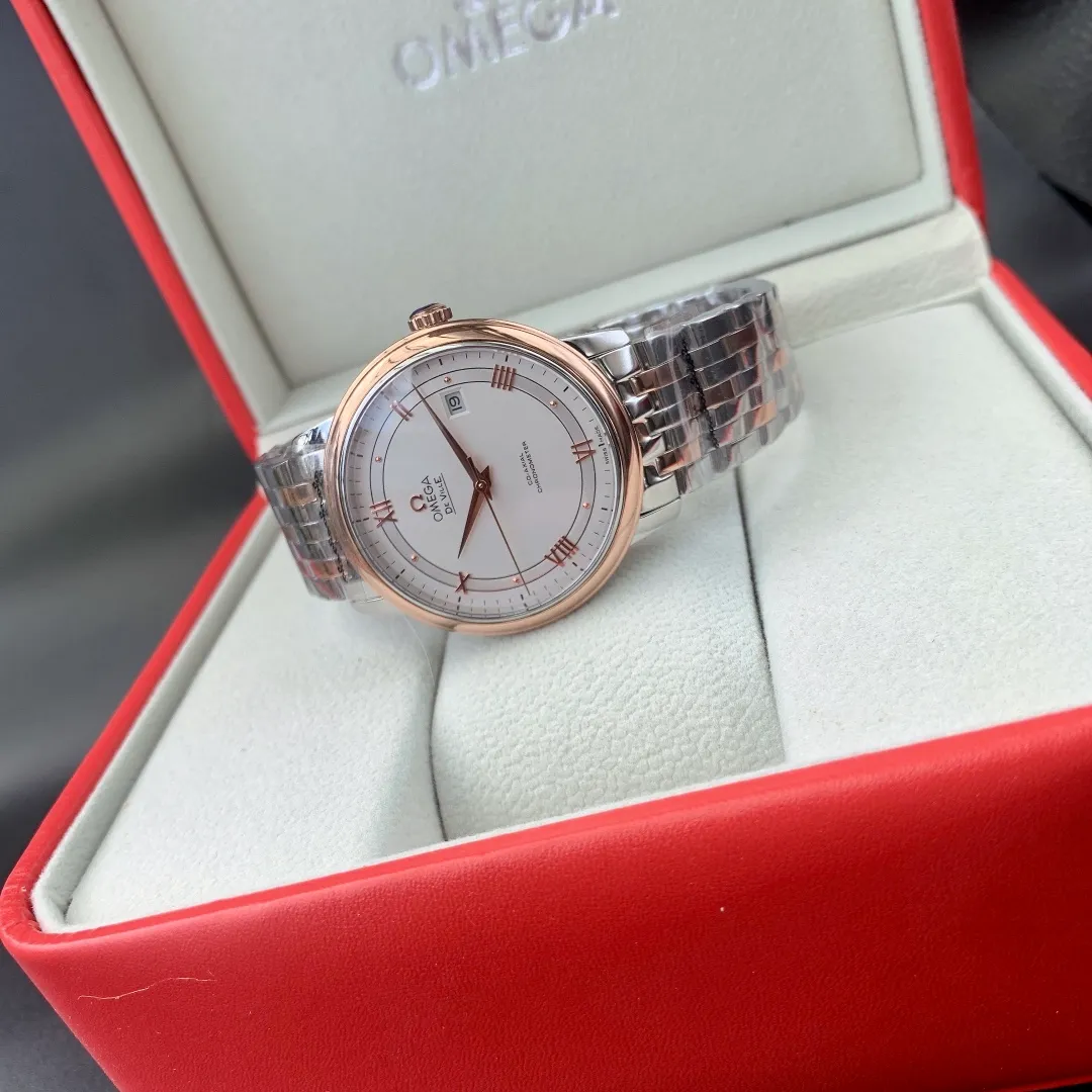 【High-end replica】💰1160! 【Customized all-in-one machine】💰1640! Omega's new arrival🔥🔥As a star hot-selling product✨✨basic model, the Diefei series⌚️⌚️ is favored by consumers with its classic and elegant design, and it is also the first choice for business! Reasons for recommendation: [Design]: This is the basic model of the Diefei series. It has an all-stainless steel case with the same brushed dial. The three hands are matched with the classic design of the 3⃣️ dot calendar window. The bottom cover is also engraved with the "God of Time" (a super primitive god from ancient Greek mythology, interpreting Omega's unique romantic meaning of time). A variety of dial elements are optional, and the steel skin is perfectly replaced. The simple atmosphere is suitable for different occasions, and the overall style is more youthful and energetic! [Configuration]: It adopts the imported Citizen 8215🇯🇵/9015 all-in-one movement, which has zero faults and more accurate travel time. The sapphire glass mirror is scratch-resistant and wear-resistant, the crown is polished to a perfect arc, and the brand logo "Ω" is clearly visible. [Size]: 39.5mmx11mm The overall appearance is elegant and gorgeous. Its style is suitable for formal wear, simplicity, fashion, literature and art, leisure, etc. It is the best choice for daily commuting and business negotiations! Welcome to order, make sure the quality🥂Worry-free after-sales🌹🌹