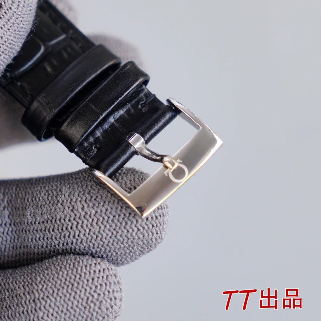 【High-end replica】💰1160! 【Customized all-in-one machine】💰1720! The first thing that comes to mind for the Omega De Ville series is its dignified, elegant, simple, simple, and unobtrusive appearance. Although simple, it is very delicate. The watches in this series are worn with a steady, cautious and steady character. Configuration parameters: Brand: Omega Series: Diefei series Movement: Imported Citizen 9015 all-in-one movement (upgraded version) Each movement undergoes strict QC calibration before shipment. Very strict, zero repairs. Design service life: 10 years. Case material: 316L stainless steel, CNC numerical control engraving, ultra-precision, waterproof depth 100 meters🏊‍♀🏊🏊 Lettering: The latest version of the disc flying track lettering, the word nails are butt welded and inlaid with the same process as the genuine ones (the first in the industry) Table diameter: 39.5*9.7mm (the only one on the market that is consistent with the genuine ones) Product grade: Super A Glass: Imported sapphire glass (0 difference in exposure and transparency compared with the original) Belt: Genuine American alligator leather strap (black/brown) Steel strap: 316L steel professionally polished by top masters /Gloss/Smoothness/Comfort/The same quality as genuine ones. Buttons: Original easy-to-tie pin buckles. Steel buckles: Original mold opening. Same craftsmanship. Same functions. "Manually extendable buckle"