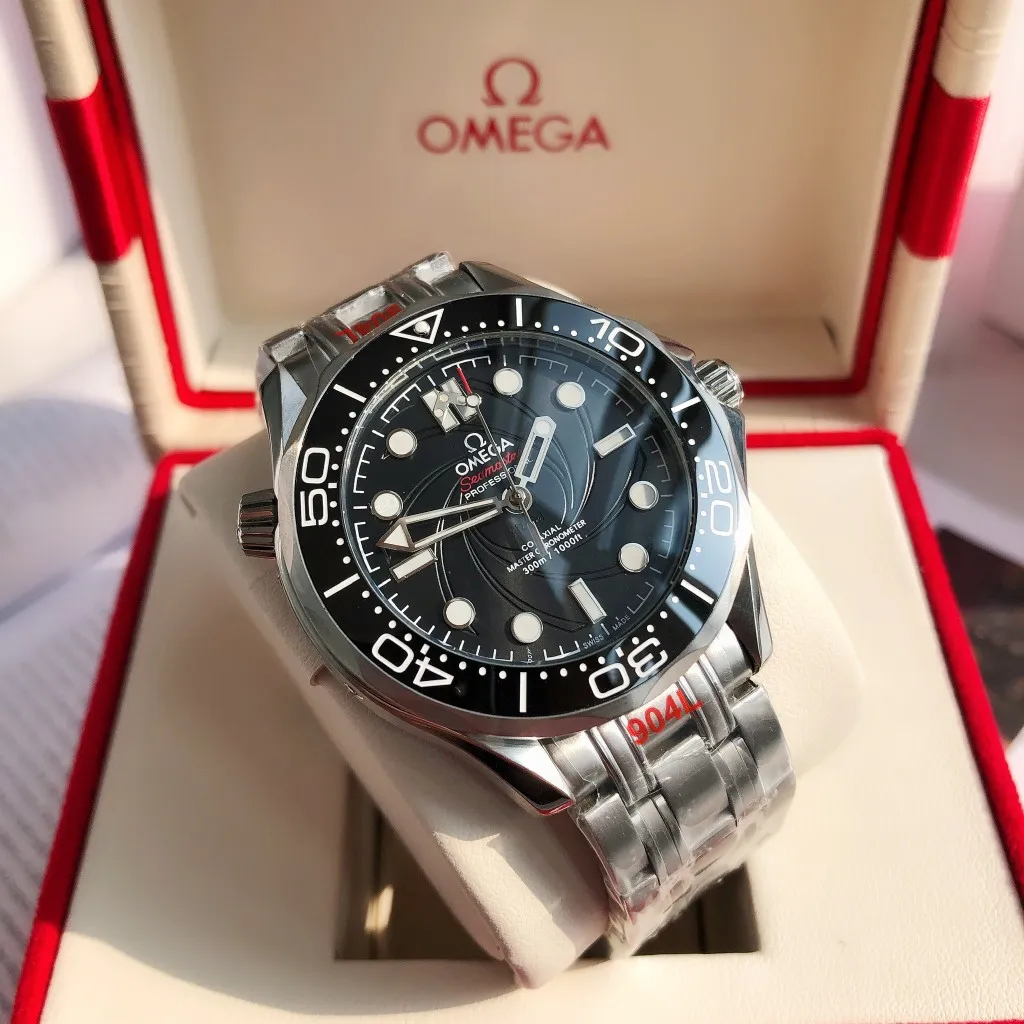 【High-end replica】💰1240! 【Customized all-in-one machine】💰1920! Omega Seamaster 007 and Commemorative Edition Seamaster series are being upgraded and upgraded🔥 The new Seamaster Commemorative Edition 007 series watches have arrived🎉According to official synchronization and in-depth analysis of the original details! Always adhering to the practical value, there is no best, only better upgrade concept, bringing the entire series of Omega Seamaster watches with the new Citizen movement to the top again! [Movement] Equipped with 💯 brand new imported 9015 all-in-one automatic mechanical movement, original see-through design, 0️⃣repair, accurate running time, strong practicality [Case] ​​Made of 316L fine steel case, equipped with the same level of original one-way rotating timing ring [Bracelet] 316 fine steel five-bead bracelet, solid material and stable texture. The actual picture is a customized all-in-one machine!