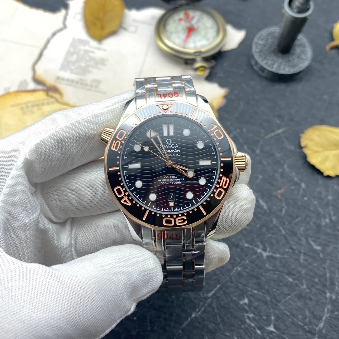 The OMEGA Seamaster 300 series has won the hearts of many people with its unique design and excellent performance. The watch inherits the glorious marine legend. Combining artistic innovation with current design concepts. Brand: OMEGA Series: Seamaster Diving 300 Meter Ocean Watch Movement: 8800 Strap: Nine-bead steel strap and rubber strap (1:1) Size: 42mm13mm Material: 316 stainless steel