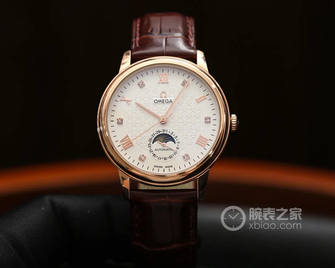 【Foreign trade import】💰3700! Omega (Classic Moon Phase🔥. Classic Watch Moon Phase Series) [Type] Adhering to Omega's consistent tradition 🎉🎉More aesthetically combined with the 6-digit calendar and the sun and moon astrology that are popular among watch friends. Whether it is the classic and timeless dial design🎉🎉 or the cool polygonal lines carved from stainless steel or rose gold are no exception. [Movement] It also uses the Swiss ETA2824-3 movement. [Watch strap] Italian calfskin, original pin buckle [Material] Made of sapphire mirror (function 6-digit calendar and large moon phase) [Size] Table diameter 40mm, thickness 10mm. Welcome to reprint! !