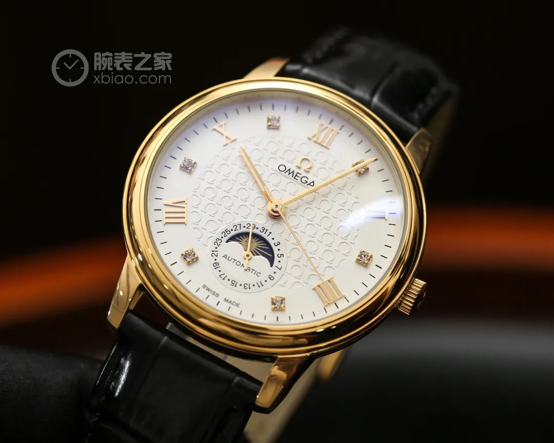 【Foreign trade import】💰3700! Omega (Classic Moon Phase🔥. Classic Watch Moon Phase Series) [Type] Adhering to Omega's consistent tradition 🎉🎉More aesthetically combined with the 6-digit calendar and the sun and moon astrology that are popular among watch friends. Whether it is the classic and timeless dial design🎉🎉 or the cool polygonal lines carved from stainless steel or rose gold are no exception. [Movement] It also uses the Swiss ETA2824-3 movement. [Watch strap] Italian calfskin, original pin buckle [Material] Made of sapphire mirror (function 6-digit calendar and large moon phase) [Size] Table diameter 40mm, thickness 10mm. Welcome to reprint! !