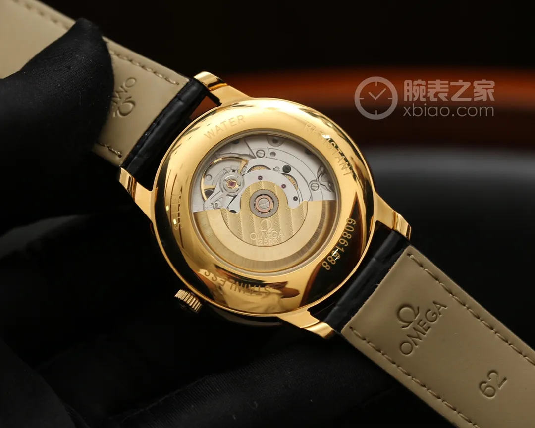 【Foreign trade import】💰3700! Omega (Classic Moon Phase🔥. Classic Watch Moon Phase Series) [Type] Adhering to Omega's consistent tradition 🎉🎉More aesthetically combined with the 6-digit calendar and the sun and moon astrology that are popular among watch friends. Whether it is the classic and timeless dial design🎉🎉 or the cool polygonal lines carved from stainless steel or rose gold are no exception. [Movement] It also uses the Swiss ETA2824-3 movement. [Watch strap] Italian calfskin, original pin buckle [Material] Made of sapphire mirror (function 6-digit calendar and large moon phase) [Size] Table diameter 40mm, thickness 10mm. Welcome to reprint! !