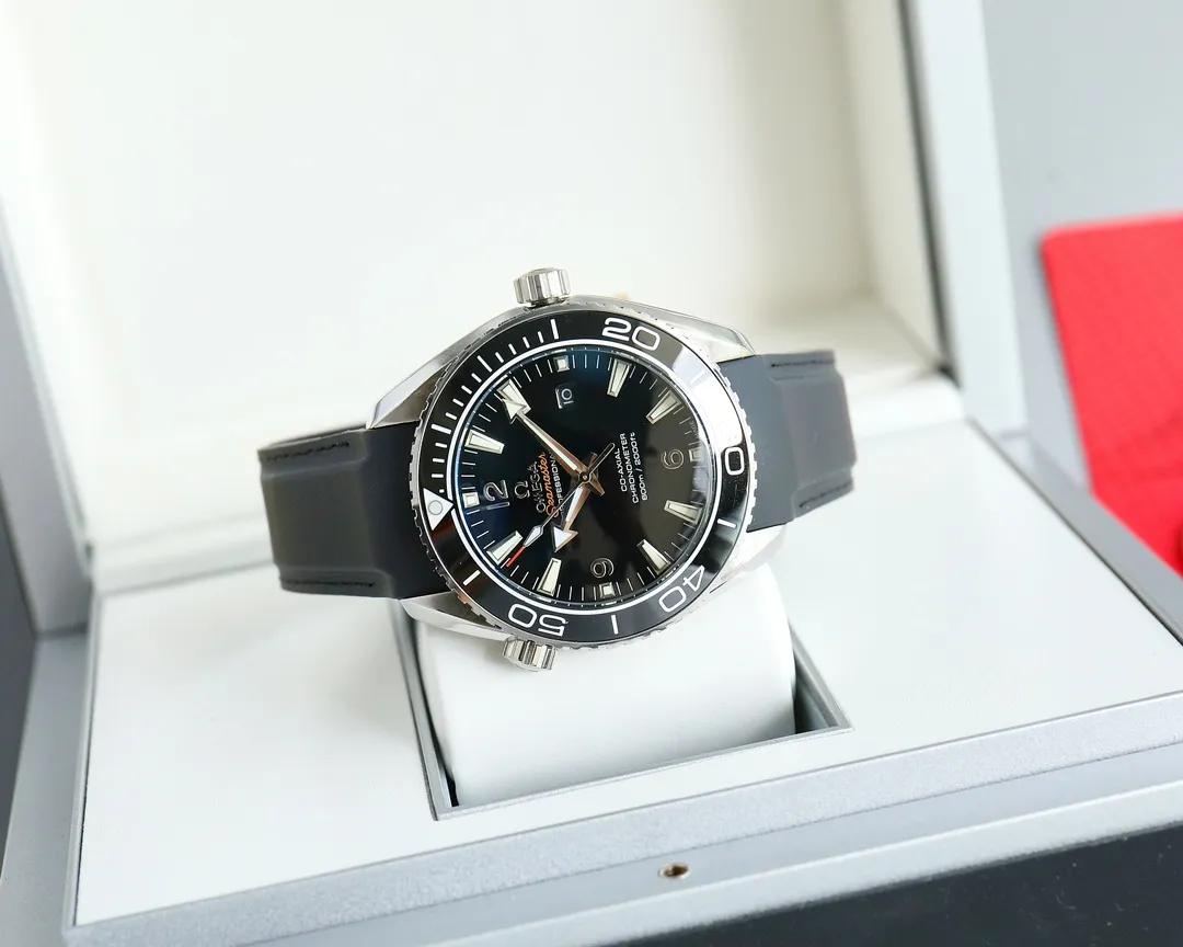 【High-end replica】💰1240! 【Customized all-in-one machine】💰1720! 【Top Replica】💰Private chat! In 2022, Omega officially strongly recommends the Planet Ocean 600-meter diving watch with exclusive quality on the entire network [Movement] Equipped with coaxial 8900 splint, corrected movement 8900 restoration all-in-one machine [Buckle] Genuine belt original buckle [Glass] Anti-scratch and wear-resistant blue light glass [Case] ​​Made of 316L stainless steel case, equipped with the only one-way rotating ceramic ring in its class. Three degrees waterproof, watch diameter 43.5mm×13mm