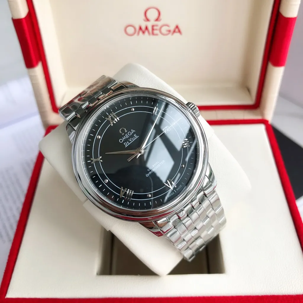 【High-end replica】💰1160! 【Customized all-in-one machine】💰1720! 2023 upgraded blockbuster model - Omega Butterfly De Ville series men's watch [Casual, simple and classic hot model] After the De Ville series was discontinued last year, the factory persisted in adhering to the concept of providing better prices and being more people-friendly. It spent nearly a year strictly controlling and selecting high-quality suppliers of various accessories. Thanks to the strong support of a replica factory, it has worked hard to create today's upgraded and high-quality products at the same price‼ ️ This upgrade uses the same-level lettering from a certain factory, corrects the original synchronous stretch clasp, and passes the factory damage test to ensure excellent quality [Movement] Equipped with zero repair 💯 Brand new Citizen 9015 all-in-one automatic mechanical movement, precise travel time and long-lasting, highly recognized by watch friends [Case] 316L stainless steel case, modified and beautiful body The bottom cover is embossed according to the original synchronized track text. The 39.5mm shell size adheres to the same original details. Curved dial. 100-meter depth waterproof. Scratch-resistant sapphire mirror. [Bracelet] Use 316L stainless steel bracelet with original folding stretch buckle of the same material or calfskin strap. This picture is a real shot of a customized all-in-one machine!