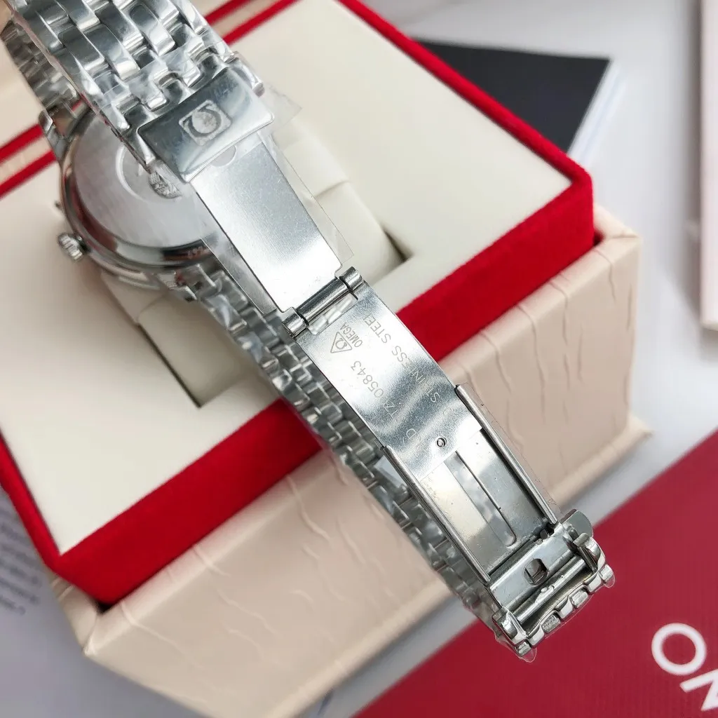 【High-end replica】💰1160! 【Customized all-in-one machine】💰1720! 2023 upgraded blockbuster model - Omega Butterfly De Ville series men's watch [Casual, simple and classic hot model] After the De Ville series was discontinued last year, the factory persisted in adhering to the concept of providing better prices and being more people-friendly. It spent nearly a year strictly controlling and selecting high-quality suppliers of various accessories. Thanks to the strong support of a replica factory, it has worked hard to create today's upgraded and high-quality products at the same price‼ ️ This upgrade uses the same-level lettering from a certain factory, corrects the original synchronous stretch clasp, and passes the factory damage test to ensure excellent quality [Movement] Equipped with zero repair 💯 Brand new Citizen 9015 all-in-one automatic mechanical movement, precise travel time and long-lasting, highly recognized by watch friends [Case] 316L stainless steel case, modified and beautiful body The bottom cover is embossed according to the original synchronized track text. The 39.5mm shell size adheres to the same original details. Curved dial. 100-meter depth waterproof. Scratch-resistant sapphire mirror. [Bracelet] Use 316L stainless steel bracelet with original folding stretch buckle of the same material or calfskin strap. This picture is a real shot of a customized all-in-one machine!