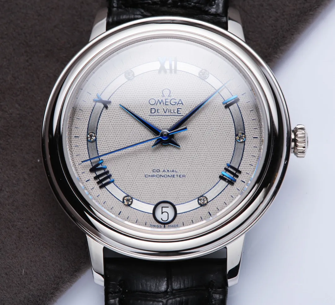 TW Taiwan factory 💰1900! Omega Butterfly Flying Saucer Series women's watch is produced in Taiwan factory: (This product has been strictly tested for waterproof pressure and is waterproof up to 200 meters🏊) ⚠️This model is shipped in the form of three codes in one. Returns and exchanges are all in three codes in one. Hope you understand!  Omega-OMEGA Deer Flying Butterfly Series Imported Swiss Quartz - Accurate Travel Time Swiss Quartz Women's Watch 316L Stainless Steel Perfect Texture Original Stretch Buckle (Same as Counter) Imported Double Sapphire Crystal Mirror (anti-scratch and wear-resistant) [Three Sizes in One] is the highest version on the market Women's size: 32.5mm thick 9mm (focus on original new machines) Focus is an attitude, produced by JH!