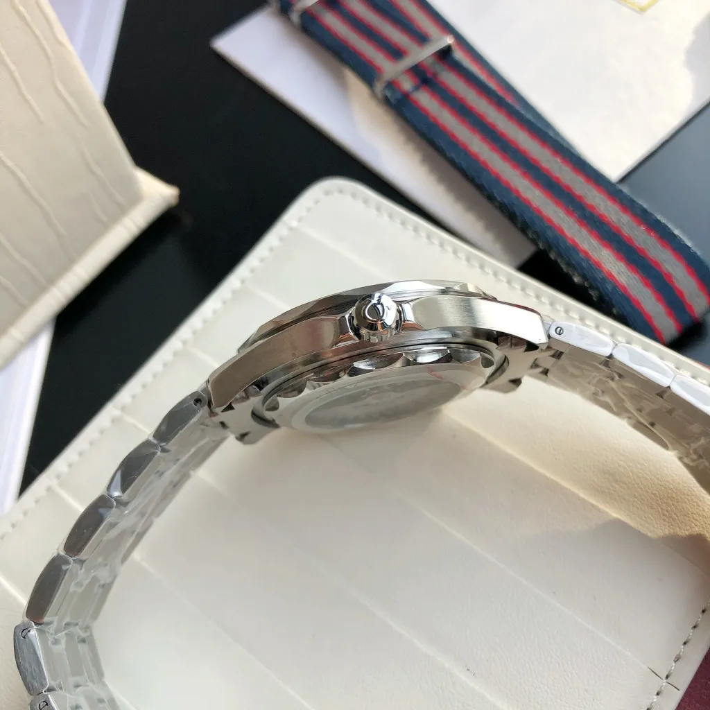 【High-end replica】💰1160! Omega Seamaster 2022 is the pinnacle of annual upgrades. The new Seamaster series 300-meter diving watch produced by GD has arrived. Feedback is coming! Always adhering to the practical value, there is no best, only better upgrade concept, bringing the entire series of Omega Seamaster watches with the new Citizen movement to the top again! [Movement] Equipped with 💯 brand new Japanese original Citizen 8215 automatic mechanical movement, original see-through design, 0️⃣repair, accurate running time, strong practicality [Case] Made of 316L stainless steel case, equipped with the only original ceramic one-way rotating chronograph ring in its class [Bracelet] 316 stainless steel five-bead bracelet, equipped with the only original push-pull adjustable clasp in its class. The steel belt model comes with an original woven cloth strap, buy one get one free, the best value in its class ⚠️Please look for GD exclusive details and quality