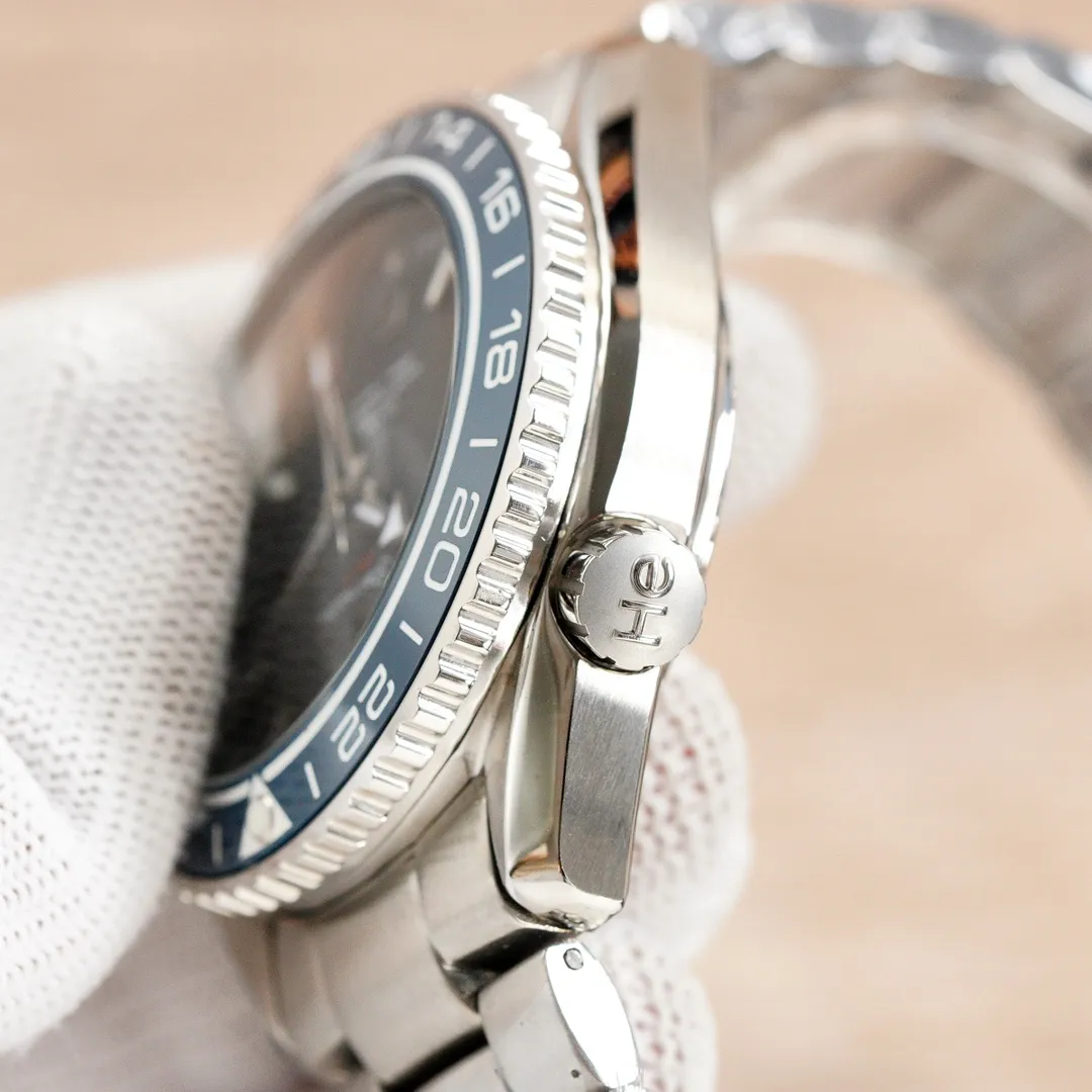 【High-end replica】💰1240! Top replica 💰Private chat! Omega Planet Ocean 600m GMT 24-hour display (can monotonic GMT function) five codes in one, warranty card, diamond card, observatory certification card, hang tag, etc. Exclusive number 87895505, exclusive quality, exclusive packaging. In 2021, the official website strongly recommends the exclusive quality of the Seamaster series 600-meter diving watch. [Model] 215.32.44.21.01.001 [Movement] Equipped with 8900/8906 automatic mechanical movement, original see-through design, corrected movement, accurate running time, strong practicality, 100% waterproof [Glass] With arched wear-resistant glass, diameter 43.5mm, thickness 15.5mm [Case] Made of 316L fine steel case, post-processed and polished, equipped with the only original one-way rotating chronograph ring with a ceramic ring in its class [Watch strap] Belt/tape/steel strap, buckle steel strap 316L fine steel brushed and polished, Italian imported cowhide with imported frog glue, steel strap with original Omega stretch buckle of the same level, fine-adjustable buckle, great value for the same level, please certify the exclusive details, the exclusive quality code is 87895505 Authentic copy-Reprint