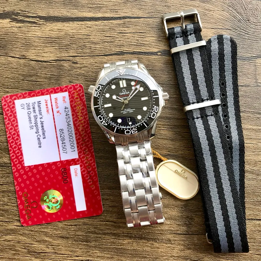 【Produced by Tw】Omega Seamaster 300m 42mm Diving Watch, now you can order the steel strap model with a cloth strap! Quantity is limited! Omega Seamaster series, made of 300M 316 stainless steel! Equipped with 8800 movement! Real shots of shipment.