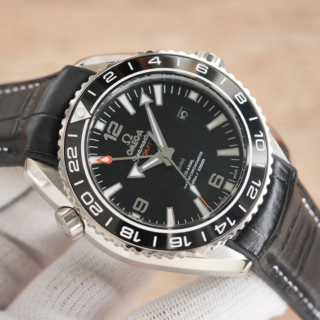 【High-end replica】💰1240! Top replica 💰Private chat! Omega Planet Ocean 600m GMT 24-hour display (can monotonic GMT function) five codes in one, warranty card, diamond card, observatory certification card, hang tag, etc. Exclusive number 87895505, exclusive quality, exclusive packaging. In 2021, the official website strongly recommends the exclusive quality of the Seamaster series 600-meter diving watch. [Model] 215.32.44.21.01.001 [Movement] Equipped with 8900/8906 automatic mechanical movement, original see-through design, corrected movement, accurate running time, strong practicality, 100% waterproof [Glass] With arched wear-resistant glass, diameter 43.5mm, thickness 15.5mm [Case] Made of 316L fine steel case, post-processed and polished, equipped with the only original one-way rotating chronograph ring with a ceramic ring in its class [Watch strap] Belt/tape/steel strap, buckle steel strap 316L fine steel brushed and polished, Italian imported cowhide with imported frog glue, steel strap with original Omega stretch buckle of the same level, fine-adjustable buckle, great value for the same level, please certify the exclusive details, the exclusive quality code is 87895505 Authentic copy-Reprint