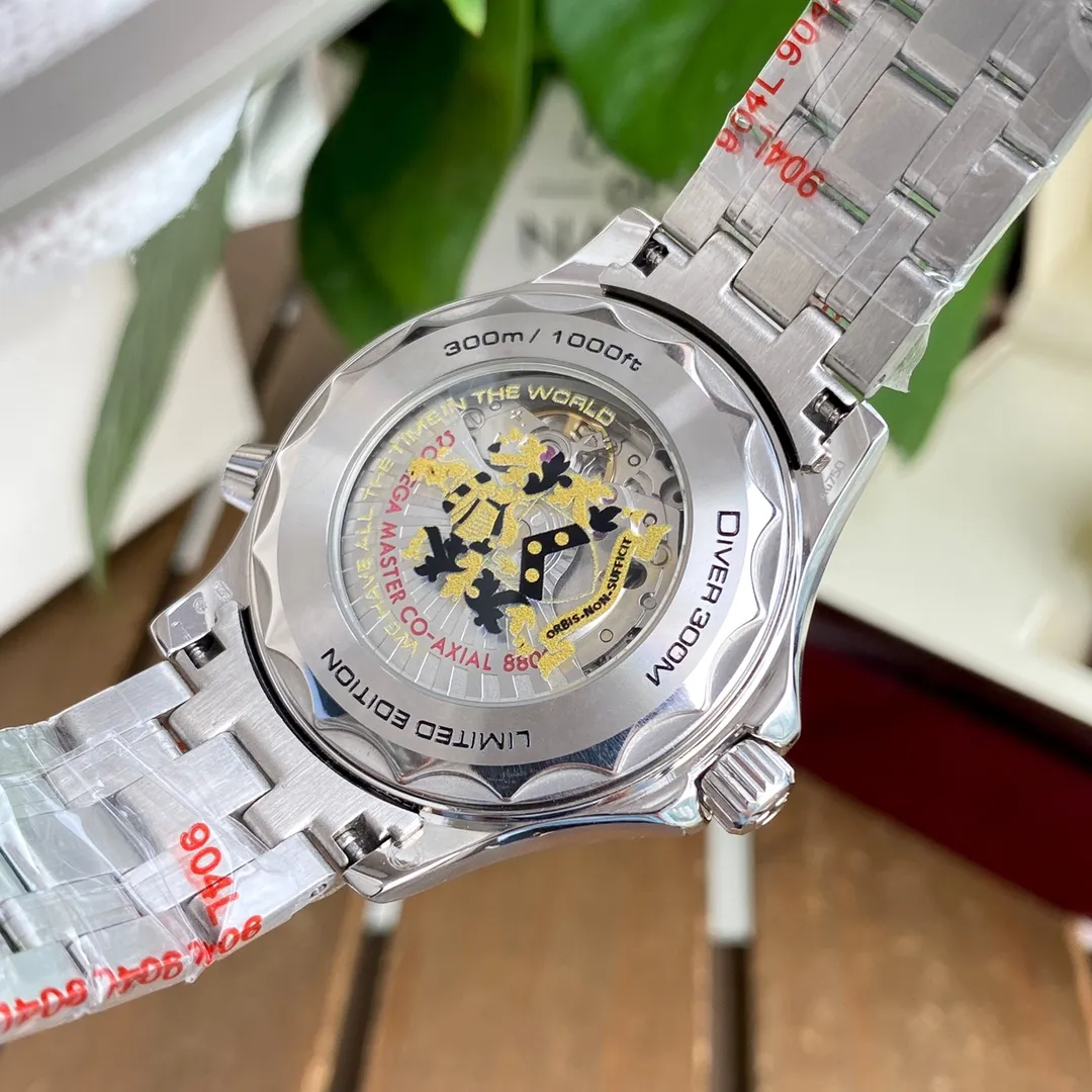【Foreign trade import】💰1160! OMEGA-OMEGA🏅🏅 Type: Men's watch🎉🎉 Case: Top version 316 stainless steel L Strap: 316L stainless steel strap Movement: 8215 Citizen mechanical movement ⚙️ Mirror: High-end double-push Sapphire mirror glass Size: 40mm in diameter, 11mm thick ⭐"Original single molded pin buckle, ice blue luminous, steel belt buckle can be fine-tuned Calendar disk color official website synchronization ”⭐ 🍷Exquisite inheritance of real effects, quality guaranteed! ‼ ️The elegant style instantly enhances the charm of men and is a symbol of taste and noble life!