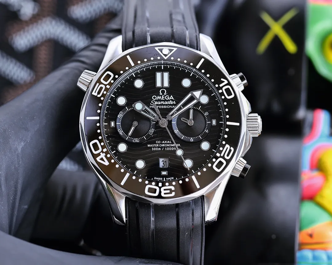 【High-end replica】💰1440! OMEGA OMEGA Seamaster Series. This classic and tough timepiece continues Omega’s glorious marine legend. The unique dial design of the Omega Seamaster Aqua Terra is reminiscent of the endless waves of the sea. The 45mm 316L stainless steel case is equipped with a ceramic bezel, equipped with an imported Citizen 9015 mechanical movement, and a 6-digit calendar display. Omega is looking forward to all your attention and listening!