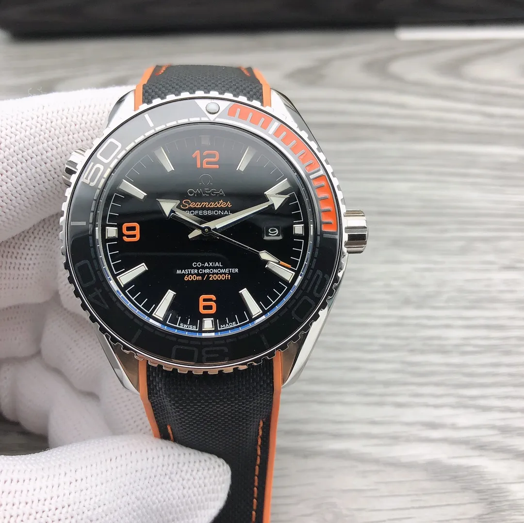 OMEGA 🎮B28 Seamaster Series Special 232.32.42.21.01.003 600-meter diving watch rubber strap model arrives in full color, SJ exclusive quality, ceramic bezel is unique to the entire network, Citizen movement is repaired internally, and the external repair details are synchronized with the original [Movement] Equipped with 💯 brand new automatic mechanical movement, original see-through design, corrected movement top, 0️⃣ repair, accurate running time, strong practicality [Case] Made of 316L stainless steel case 🎮The entire network's exclusive vacuum furnace gold plating, equipped with the only original ceramic one-way rotating timing ring in its class [Bracelet] The official synchronized rubber strap of the Seamaster 600-meter diving watch or the 316 stainless steel five-bead bracelet is optional. The steel chain is matched with the only original push-pull adjustable buckle in its class. 🎮 Sanjie exquisitely recommends men’s mechanical watches. SJ carefully selects ultra-realistic photos for you.