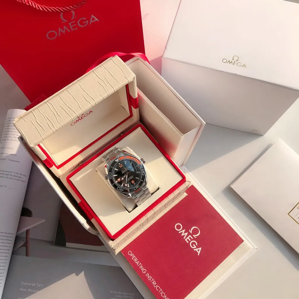 【High-end replica】💰1240! 【Customized all-in-one machine】💰1760! The 2023 new upgraded Omega Seamaster 600-meter diving watch rubber strap model has arrived in full color. The ceramic bezel is unique to the whole network. The internal repair is the Citizen 9015 all-in-one mechanical movement, and the external repair details are synchronized with the original ones. [Movement] Equipped with 💯 Brand new Japanese original Citizen 9015 automatic mechanical movement, original see-through design, corrected movement rotor, 0️⃣repair, accurate timing, strong practicality [Case] Made of 316L stainless steel, with gold plating in the exclusive vacuum furnace on the entire network, equipped with the only original ceramic one-way rotating chronograph ring in its class [Bracelet] The official synchronous rubber strap or 316 stainless steel five-bead bracelet of the Seamaster 600-meter diving watch is optional! This picture shows the quality of a customized all-in-one machine!