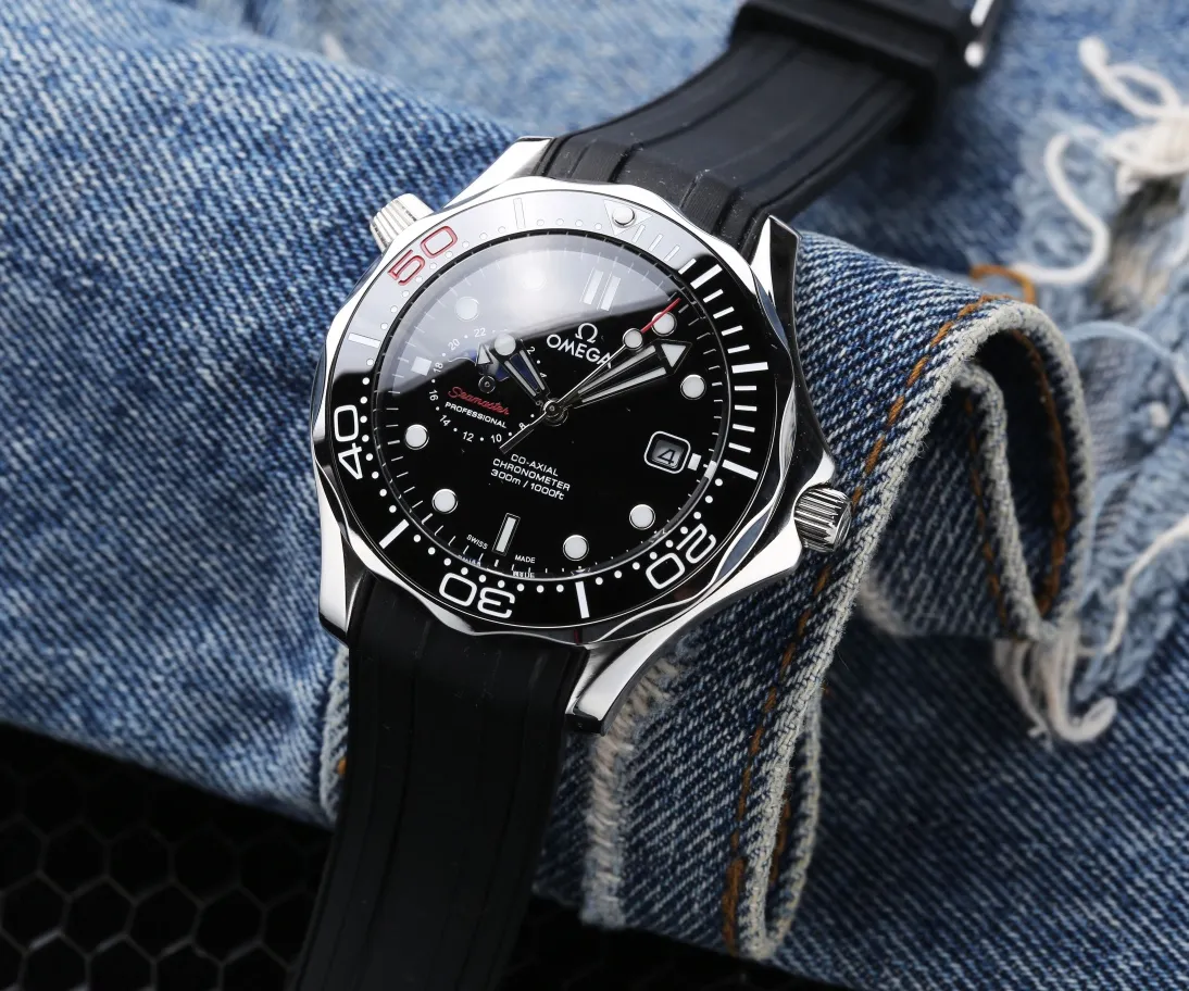 【High-end replica】💰1720! OMEGA’s latest launch is the Seamaster, super luminous, and 9-digit true moon phase. It adopts an imported fully automatic mechanical movement to achieve zero repairs, can store power for over 48 hours, and is waterproof to a depth of up to 50 meters. [Case]: 316 fine steel (high quality workmanship) [Strap]: Imported tape/top 316 fine steel [Movement]: Imported Citizen 8215 fully automatic mechanical movement (stable running time) [Glass]: Advanced strengthened coated mirror [Size]: Diameter 41mm, thickness 13mm