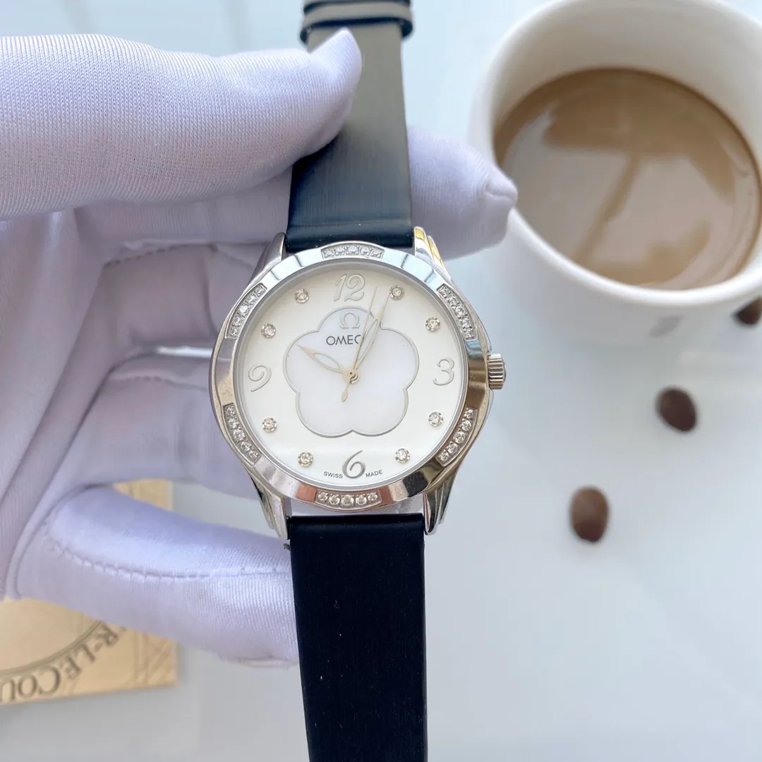 【Foreign trade import】💰960! OMEGA 🌸🌸🌸Simple and elegant women's model, imported quartz movement, sapphire glass mirror, 316L stainless steel case, 28mm in diameter and 8mm thick 💗This watch is very popular among women. On different occasions💒it reflects their unique personality and charming style! Welcome to reprint!