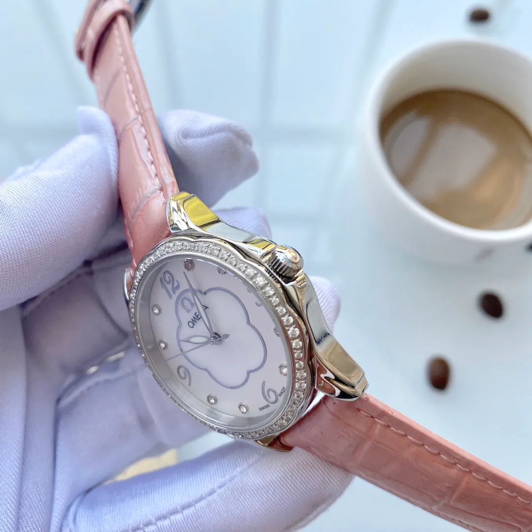 【Foreign trade import】💰960! OMEGA 🌸🌸🌸Simple and elegant women's model, imported quartz movement, sapphire glass mirror, 316L stainless steel case, 28mm in diameter and 8mm thick 💗This watch is very popular among women. On different occasions💒it reflects their unique personality and charming style! Welcome to reprint!
