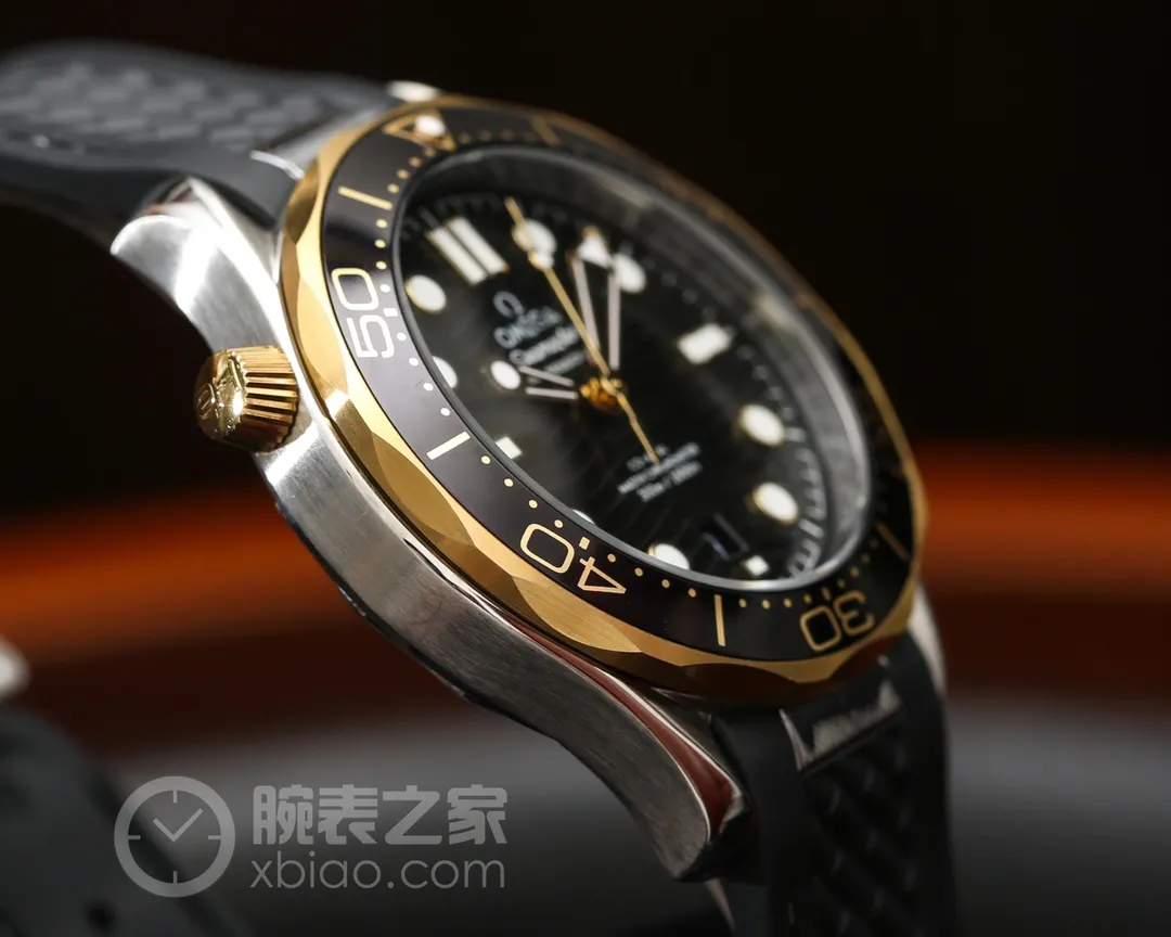 【Foreign trade import】💰1200! Omega has begun to explore the secrets of the deep sea. In 1932, the Omega Marine watch was tested at a depth of 73 meters in Lake Geneva and became a professional commercially available diving watch. In 1993, the Omega Seamaster 300-meter professional diving watch was born, becoming a truly classic diving watch masterpiece. Today, the new Omega Seamaster 300-meter Coaxial Master Diving Watch is the sports watch of choice for many watch enthusiasts. Its technological innovation and modern design concepts make it a professional and fashionable wrist timepiece. (Watch model: 210.22.44.51.03.001) ⚠️Features: The Omega Seamaster 300-meter watch has always been loved by everyone. This year, Omega launched the Seamaster 300-meter chronograph watch, with a total of 9 models in different colors. These new masterpieces not only change in appearance, the movement is equipped with a new automatic watch movement, this Omega’s latest coaxial master!  ⚠️ [Latest bar picture] In an era when a new generation of watch friends pursue multi-function and zero repairs - Haima officially recommends the 300-meter series coaxial • Ultimate🌹👉👉 [Classic hot model to create greater glory] 🔥Brand: Omega (return of noble quality and ultimate product) [2020 hot model] Type: Fine men's watch (top-level) [Haima series] Strap: Imported rubber/316L stainless steel strap (comfortable) [big factory case] Movement: top mechanical movement (stable) 8800 see-through Material: mineral super strong mirror (wear-resistant) embossed essence, vast atmosphere, ingenuity, wrist treasure Size: 42mm diameter, 12mm thick, hot sale! Welcome to reprint! Watch summary: Today, the Omega Seamaster series is one of the brand’s most popular series. This series has a highly recognizable appearance design and an accurate movement! Welcome to taste! ——Welcome to forward!