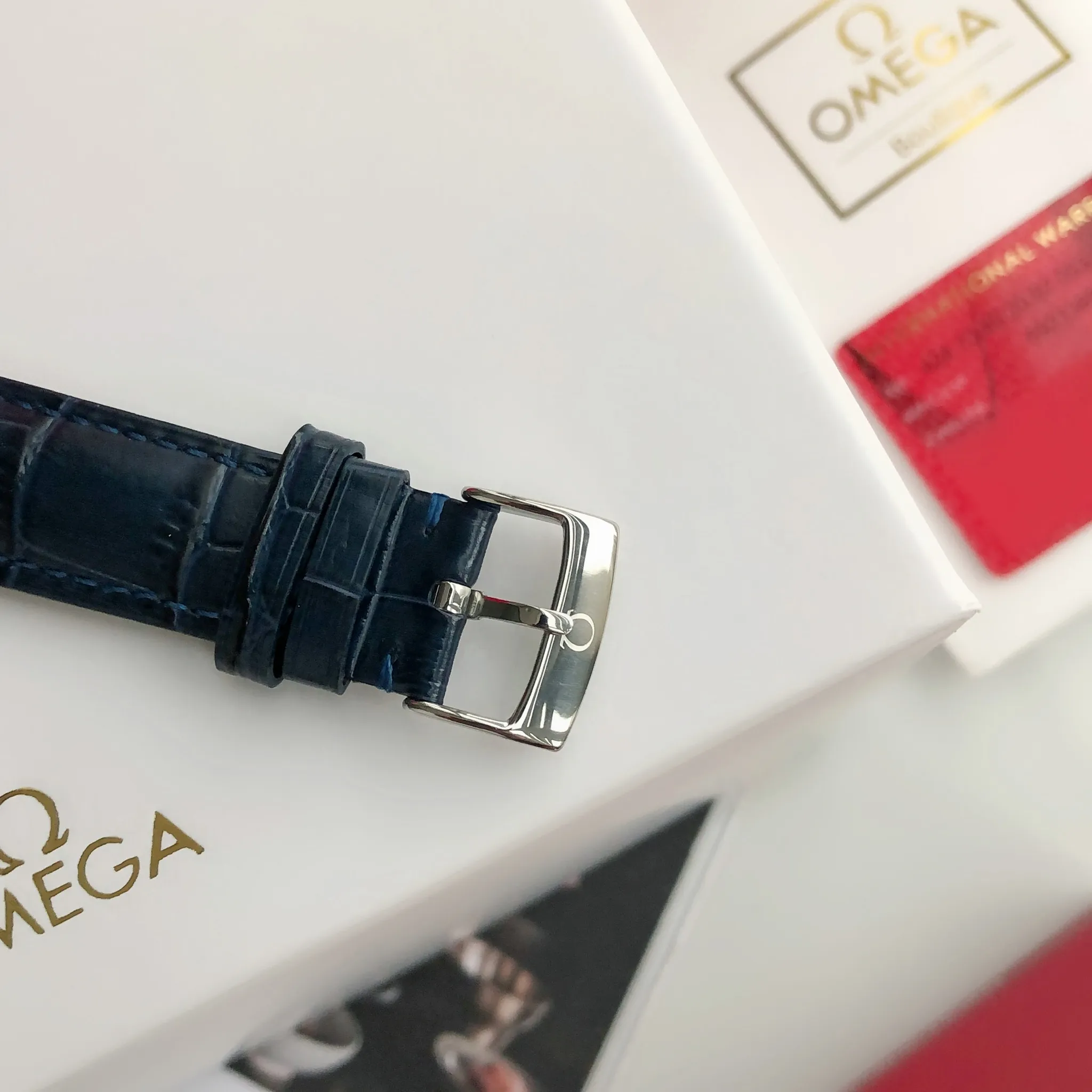 【High-end replica】💰1160! 【Customized all-in-one machine】💰1720! 2023 upgraded blockbuster model - Omega Butterfly De Ville series men's watch [Casual, simple and classic hot model] After the De Ville series was discontinued last year, the factory persisted in adhering to the concept of providing better prices and being more people-friendly. It spent nearly a year strictly controlling and selecting high-quality suppliers of various accessories. Thanks to the strong support of a replica factory, it has worked hard to create today's upgraded and high-quality products at the same price‼ ️ This upgrade uses the same-level lettering from a certain factory, corrects the original synchronous stretch clasp, and passes the factory damage test to ensure excellent quality [Movement] Equipped with zero repair 💯 Brand new Citizen 9015 all-in-one automatic mechanical movement, precise travel time and long-lasting, highly recognized by watch friends [Case] 316L stainless steel case, modified and beautiful body The bottom cover is embossed according to the original synchronized track text. The 39.5mm shell size adheres to the same original details. Curved dial. 100-meter depth waterproof. Scratch-resistant sapphire mirror. [Bracelet] Use 316L stainless steel bracelet with original folding stretch buckle of the same material or calfskin strap. This picture is a real shot of a customized all-in-one machine!