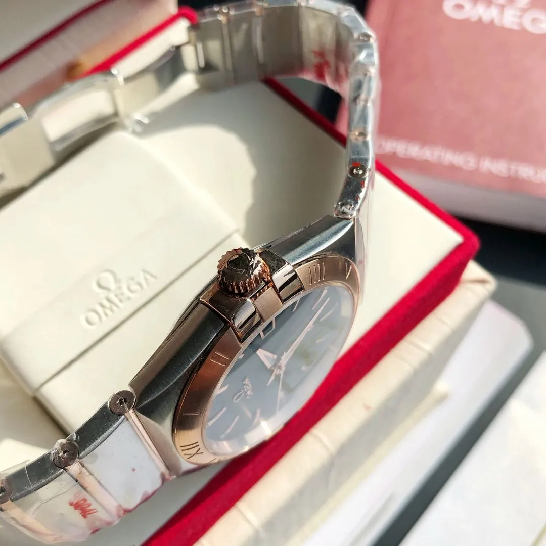 Constellation series couple watch. Men's size: 38/10.5mm. Women's size: 27/10.5mm [Annual masterpiece, classic hit] In 2020, GD produced another full series of high-quality products to fill the gap-Omega Constellation series fully automatic mechanical watch. It has been sharpened for ten years and never gives up! Another high-quality, ultra-affordable representative work produced by GD once again refreshes the "genuine appearance details, built-in new Citizen movement" [Movement] GD produces the entire network's exclusive replica Constellation series men's watch equipped with 💯 The new Citizen 8215 automatic mechanical movement, and the women's watch is equipped with 💯 The new Citizen 6T51 automatic mechanical movement, exclusive correction of the 8501 original automatic hammer, the kinetic energy of the movement is durable, and the travel time is accurate, ⭕️ Reworked [Case] 💯 Super waterproof, you can swim with confidence 🚰 316L stainless steel case, CNC cutting process for the same material bracelet, perfect shell shape and joints, replica craftsmanship, the thinnest workmanship of the same level of movement‼ ️ Equipped with a high-quality Swarovski crystal diamond ring (not an ordinary pickaxe stone), it is colorful under the sun [Details] The original strips and diamond sides are optional, and the original ones are all the same color. The bracelet is equipped with the only original folding clasp in its class, and the sapphire anti-scratch glass mirror reads clearly [Inventory] 1000+ in the whole series, long-term replenishment supply ⚠️Please look for the exclusive quality of GD products