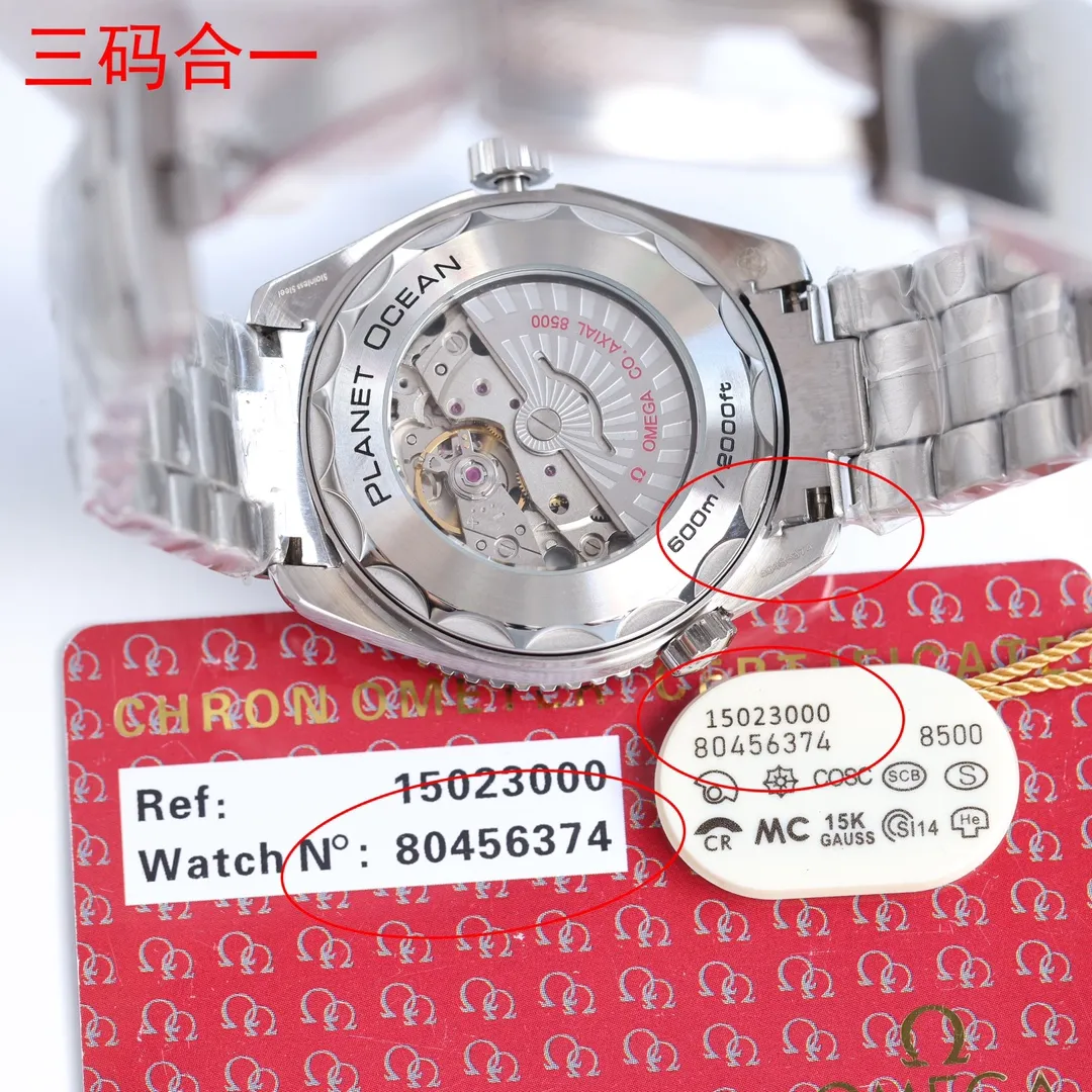 【Foreign Trade Import】💰1920! All Omega Seamaster watches have once again reached their peak! In 2020, the official highly recommended Seamaster series 600-meter diving watch has exclusive quality on the entire network [Movement] Equipped with 💯 brand new Japanese original Citizen 8215 automatic mechanical movement, original see-through design, corrected movement 8500 restoration all-in-one machine, 0️⃣repair, accurate running time, strong practicality, 100% waterproof [Glass] Double-bright Sapphire shock-proof and scratch-proof glass Equipped with arched wear-resistant and scratch-resistant glass, it is three-level waterproof and can swim with confidence🏊, watch diameter 39.5/11mm [Case] Made of 316L stainless steel case, equipped with the only original ceramic one-way rotating chronograph ring in its class [Belt] The buckle is polished from 316L fine steel, imported Italian cowhide and imported frog glue to show the endless quality. It is equipped with the only original Omega stretch buckle in its class, which can be finely adjusted. It is the best value in its class. Please certify the exclusive KKS details. The KKS exclusive quality code is 80456374. Welcome to compare the quality.