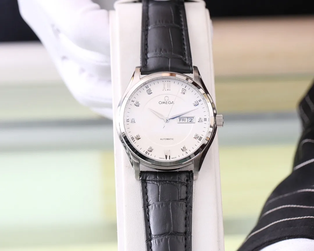 【Foreign trade import】💰1260! Omega, an elegant gentleman, is even more beautiful in person! 🔥Type: Exquisite men's watch (more excellent) best design 🔥Strap: real cowhide strap (more comfortable) for real men to wear 🔥Movement: super top mechanical movement (more stable) perpetual motion 🔥Material: mineral super strong mirror (more wear-resistant) Smart style, strong sense of thickness Special design Return with great reputation Size: 42mm in diameter and 12mm thick Smart launch! Welcome to reprint!