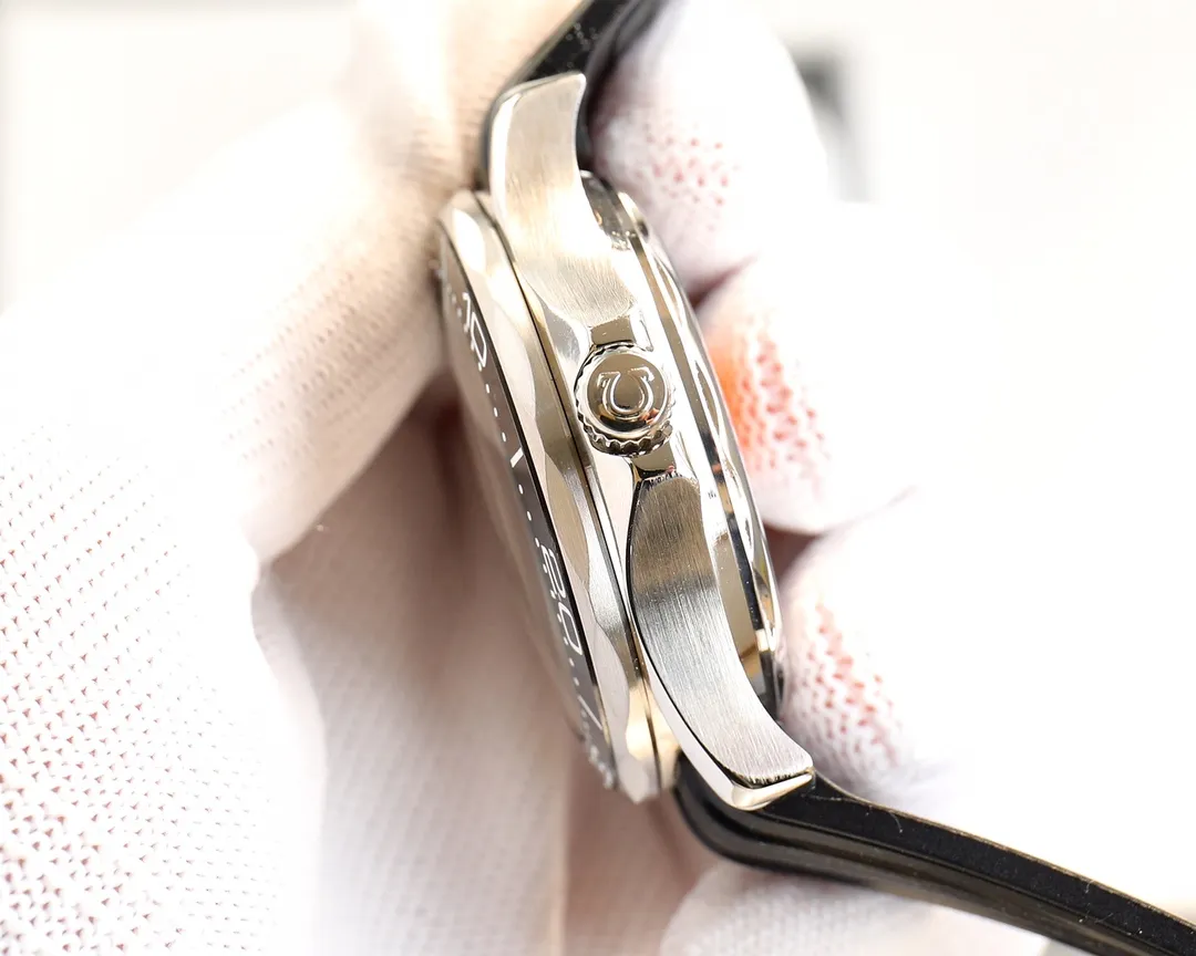 【High-end replica】💰1160! 【Customized all-in-one machine】💰1720! Omega Seamaster official synchronized upgrade in spring 2023‼ ️Highly recommended Omega Seamaster 300-meter diving watch with exclusive quality on the entire network [Movement] Equipped with Coaxial 8800, corrected movement 8800 restoration all-in-one machine [Strap] Imported rubber strap [Glass] Wear-resistant and scratch-resistant sapphire mirror [Case] ​​Made of 316L stainless steel case, equipped with the only one-way rotating ceramic ring in its class, three degrees waterproof