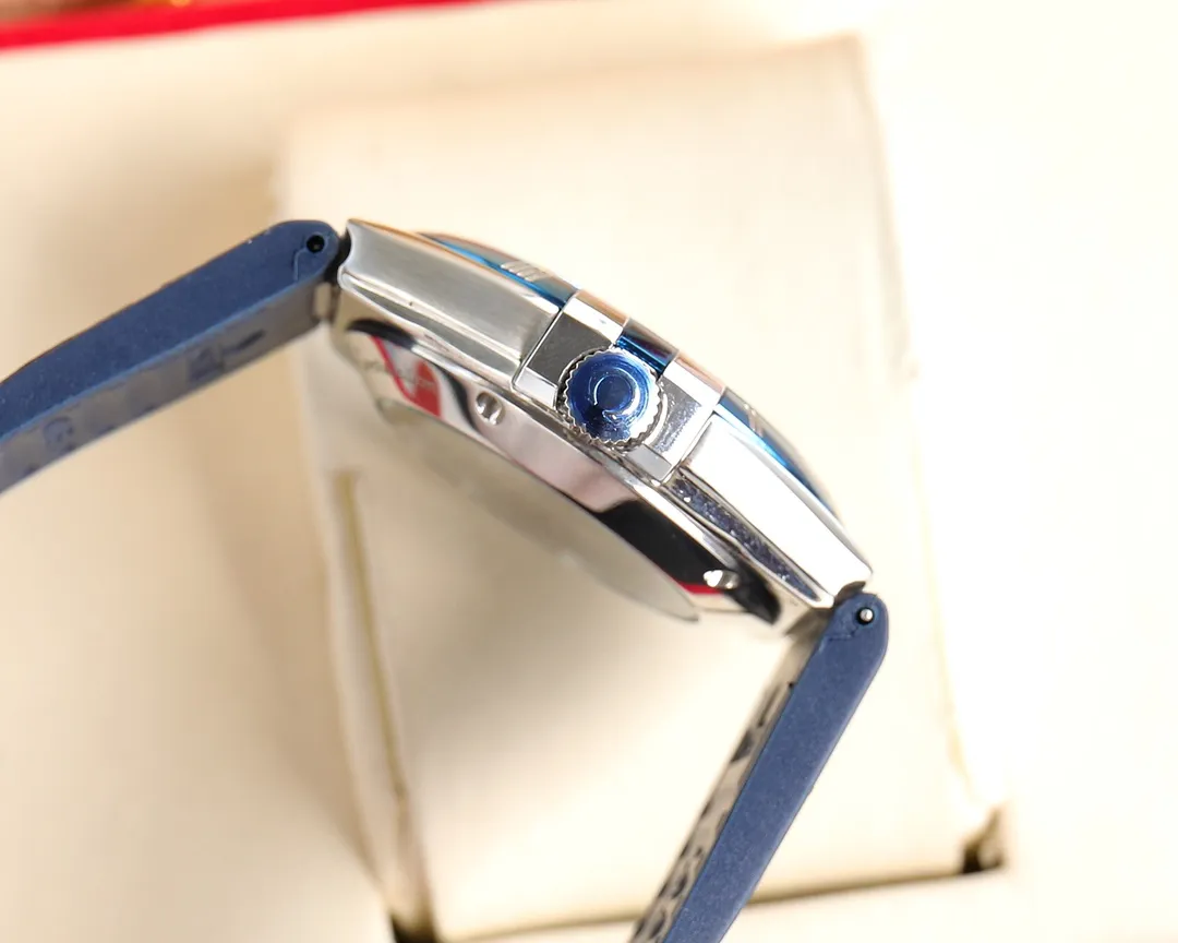 【High-end replica】💰1440! 【Customized all-in-one machine】💰1920! The fifth generation of OMEGA’s “Constellation Gents’” Constellation series still continues the classic star emblem and bezel claw elements, showing an elegant gentleman’s style. Size 39mm, equipped with 8900 fully automatic mechanical movement, sapphire mirror, made of German 316L stainless steel, top craftsmanship, original 1:1 replica and exclusive product! 🔥Top quality products with constant quality🔥