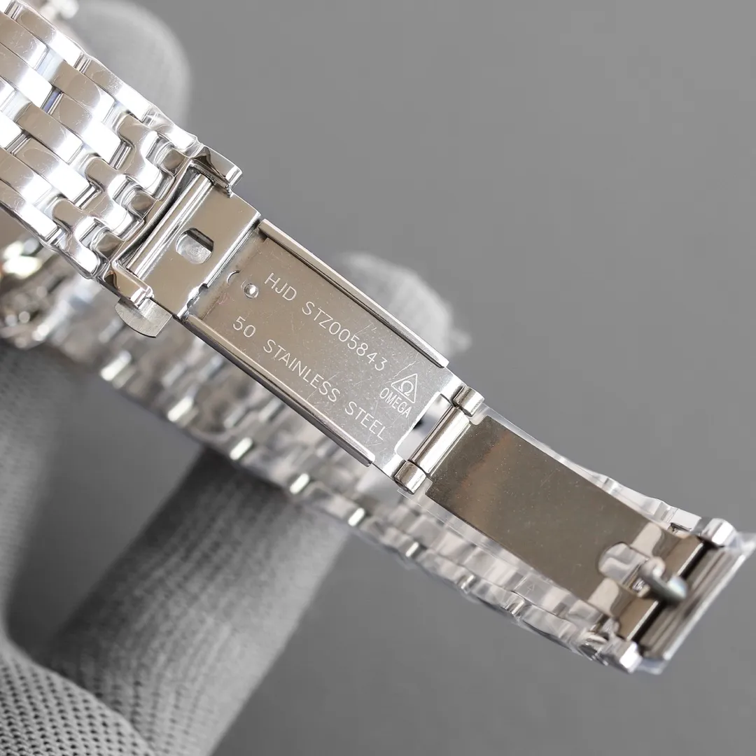 TW Taiwan Factory💰1720! Omega butterfly series watch. The elegant and slim appearance, combined with the simple and elegant design, captures every detail and perfectly interprets the classic charm of the original elegant business. [Details of the masterpiece] The size of the watch is 39.5 mm x 10 mm. The literal scales and hands all inherit the original craftsmanship. They are first polished and then rhodium-plated to ensure permanent luster and amazing temperament. [Details of the masterpiece] The Omega resistor LOGO on the plate is well-curved, and the edges are chamfered naturally. It seems small and exquisite, not worth mentioning, but in fact the craftsmanship is complicated and contains a lot of things. [Innovative move] Using the super stable Japanese 9015 movement, it truly achieves zero repairs.