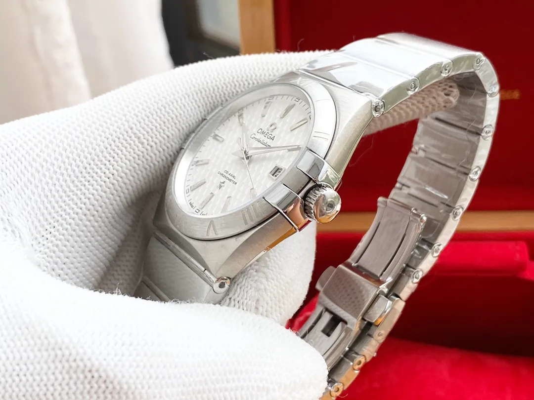 【High-end replica】💰1240! OMEGA - OMEGA 🎉 Constellation Series Men's Watch Fully Automatic Mechanical Movement 316L Stainless Steel Case Mineral Glass Mirror Stainless Steel Strap Diameter 40mm Thickness 12mm Before you take a closer look at the beauty of the details of the watch, you will definitely be attracted by its obvious iconic design of the Omega Constellation series. The classic claws and half-moon section can instantly give the wearer a familiar feeling and experience. At the same time, this watch has been given a new style, fully displaying pioneering technology and elegant charm.