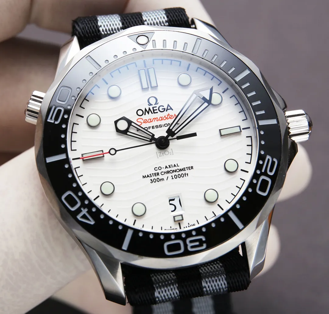 【Top Replica】💰3700! 2022 new product, Omega Seamaster 300m series, currently the latest on the market, based on the TW factory, the bezel and other details have been further revised to create the ultimate version, size 41x14.5mm, 8500 black balance automatic mechanical movement, 316 stainless steel case bracelet, ceramic bezel, sapphire mirror, super sapphire blue luminous ding, folding buckle, waterproof 200 meters⚠️Please look for exclusive quality (focus on original new machines) Focus is an attitude, produced by JH!